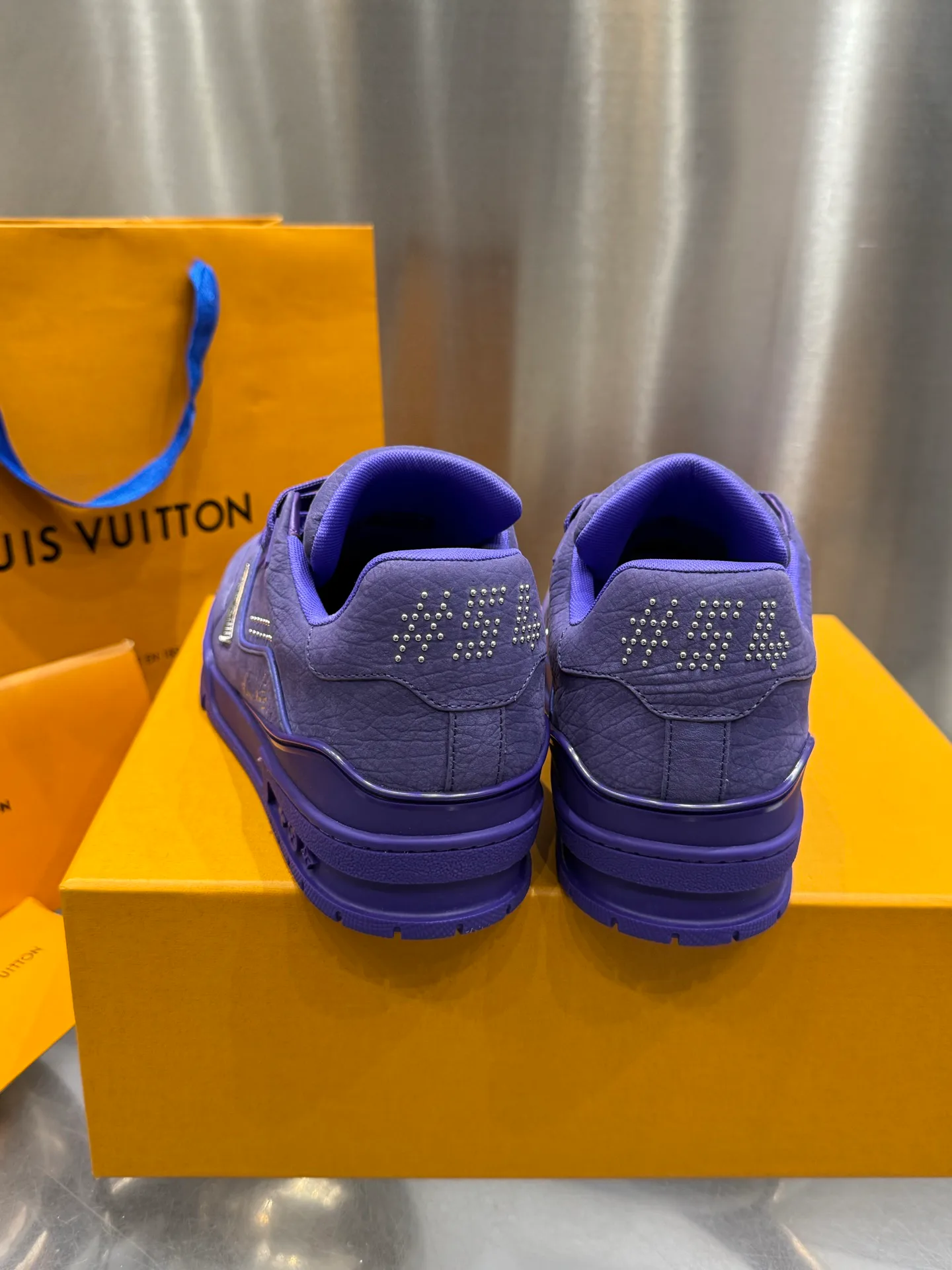 Кроссовки Мужские Louis Vuitton 19073351