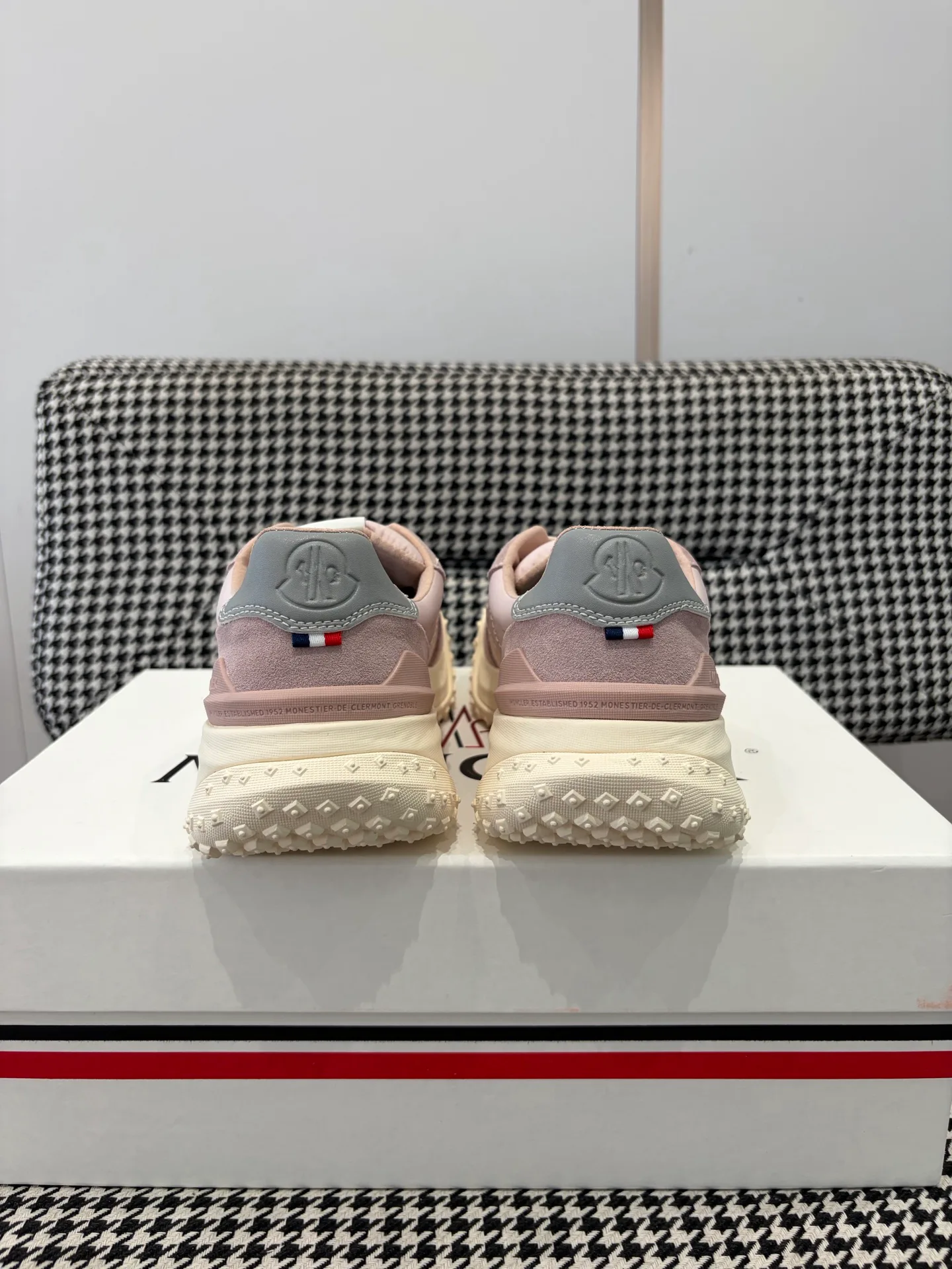 Кроссовки Женские Moncler 19081256
