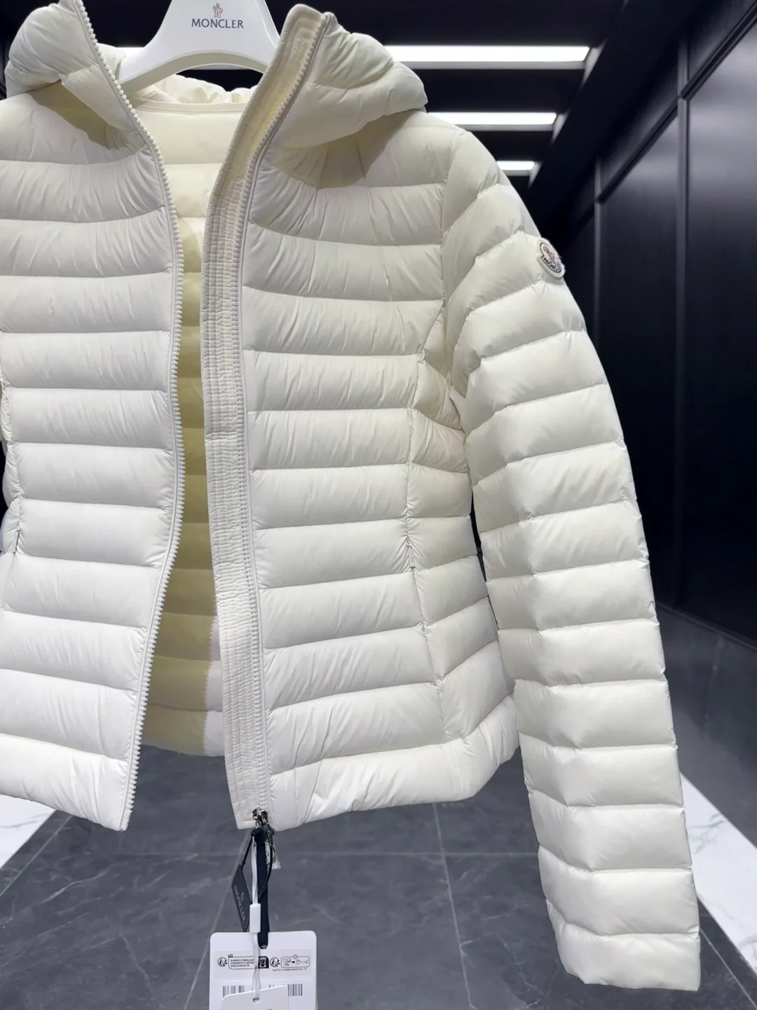 Куртки И Пуховики Женские Moncler 18129793