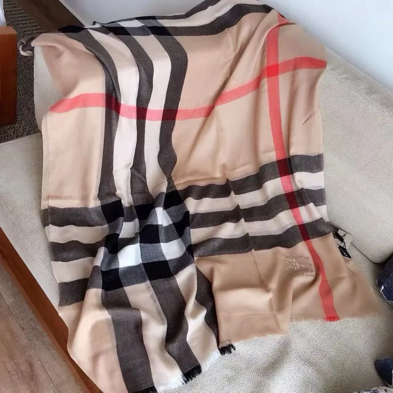 Шарфы Burberry 18426917