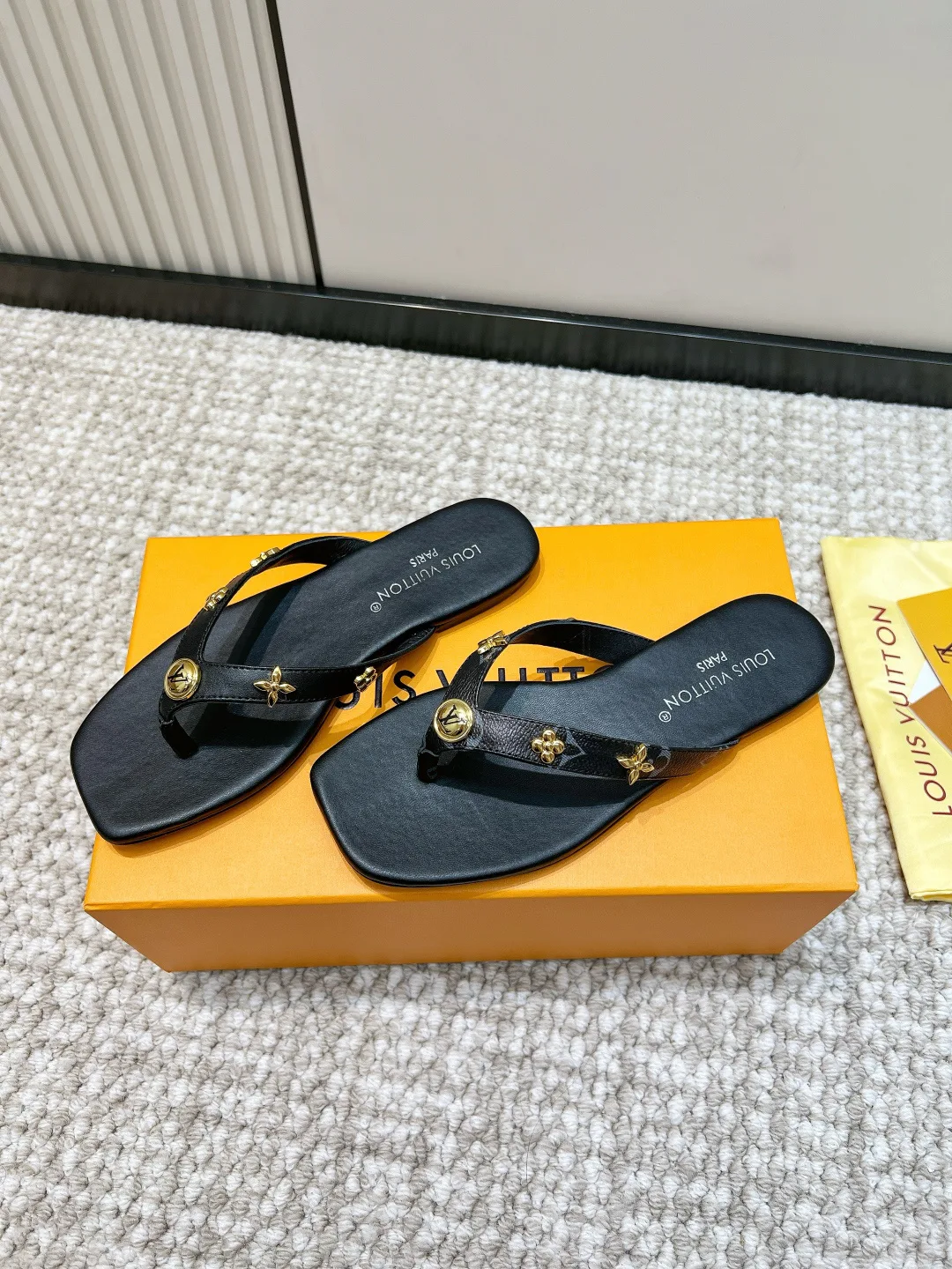 Шлепанцы Женские Louis Vuitton 14227994