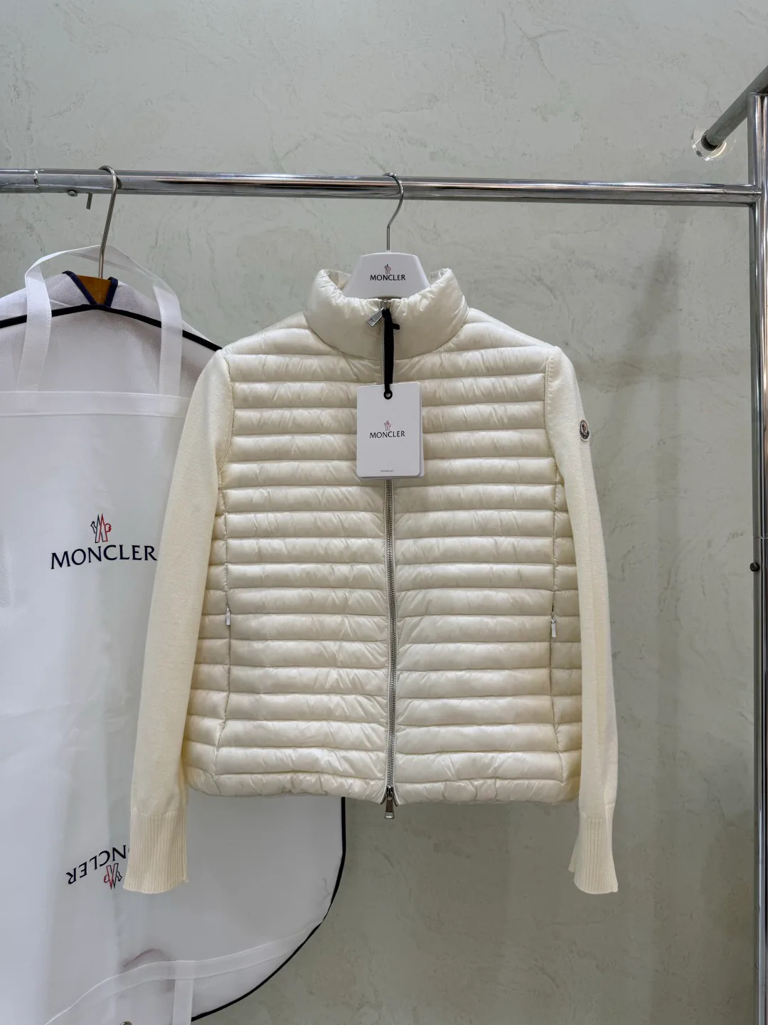 Куртки И Пуховики Женские Moncler 17918887