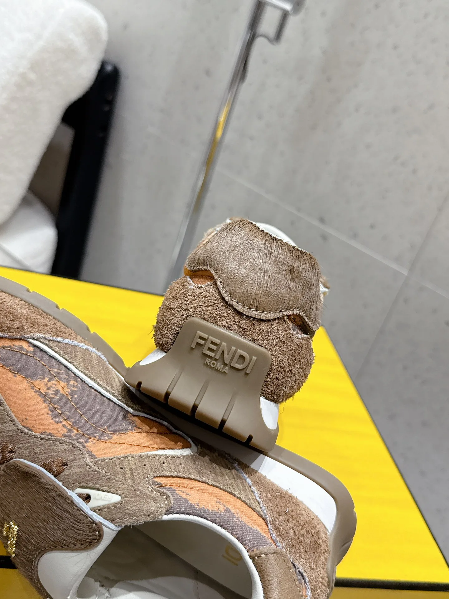 Кроссовки Женские Fendi 13078811