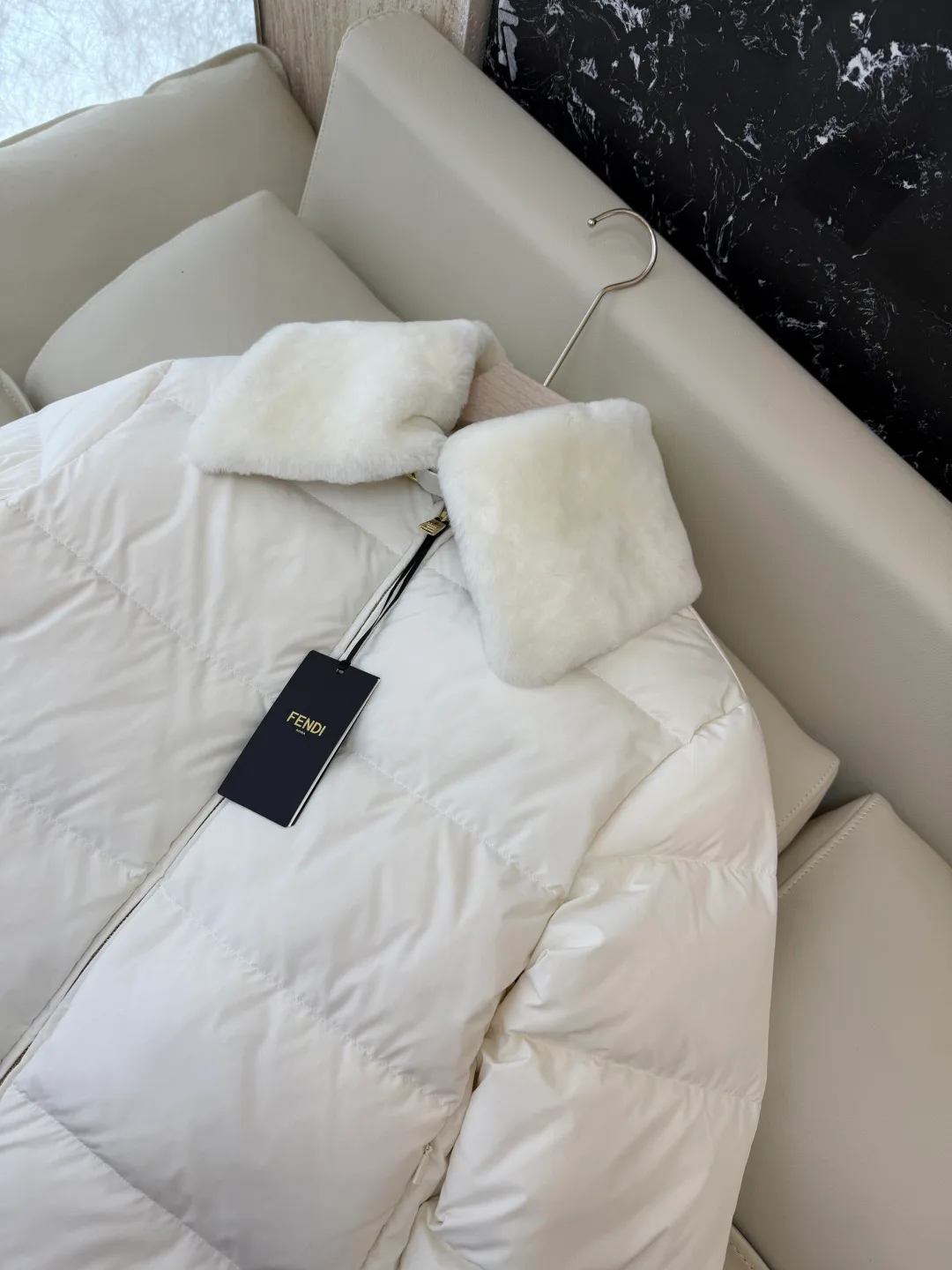 Куртки И Пуховики Женские Fendi 19572373
