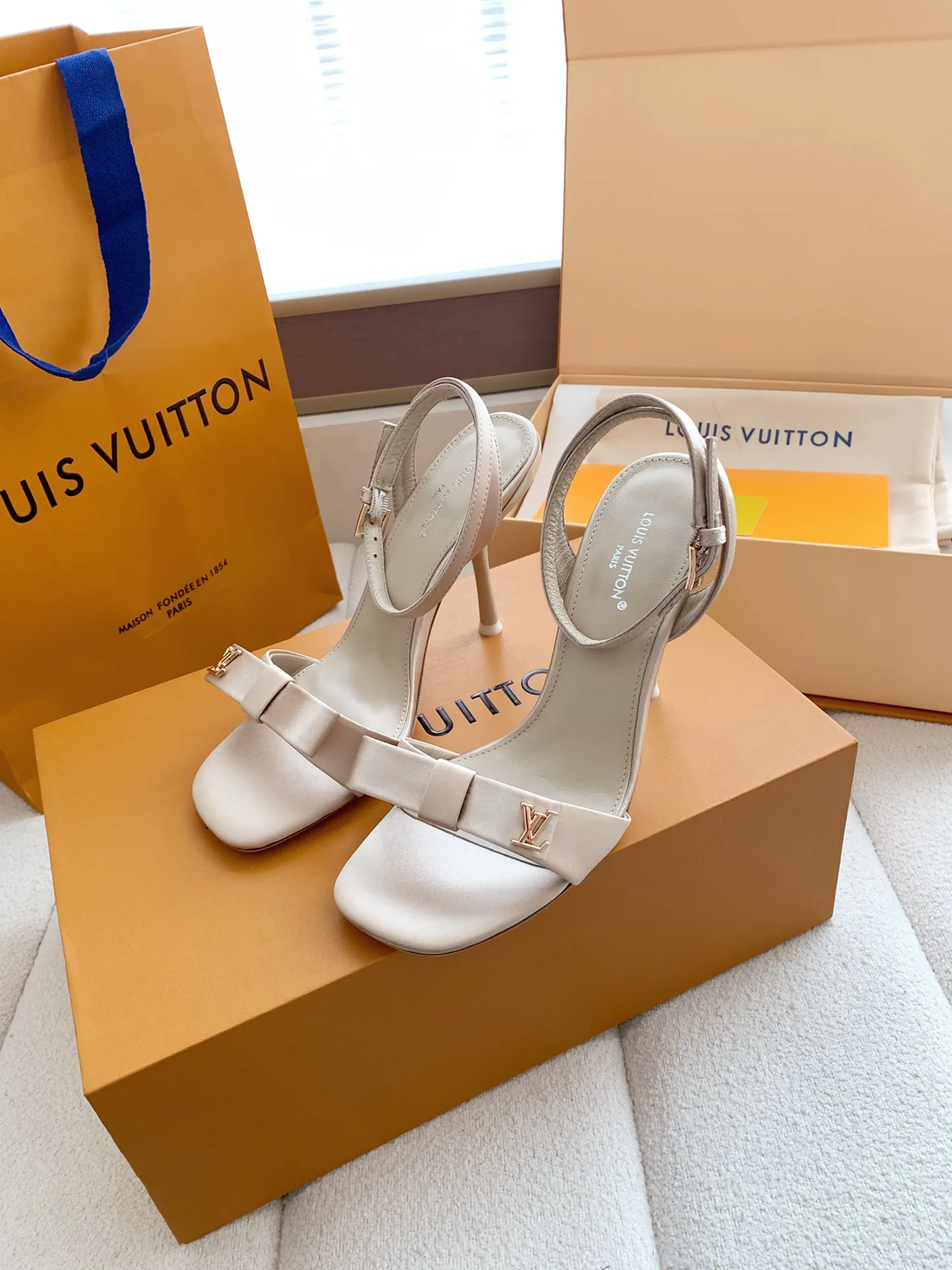 Босоножки Женские Louis Vuitton 13084433