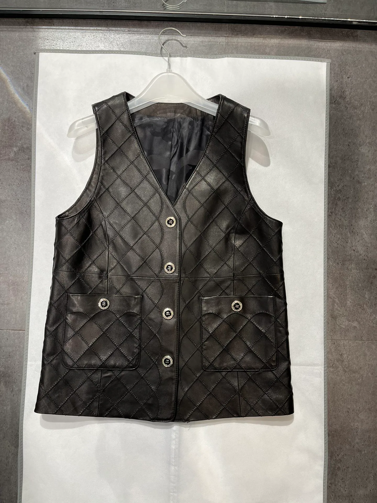 Жилеты Мужские Chanel 10088608