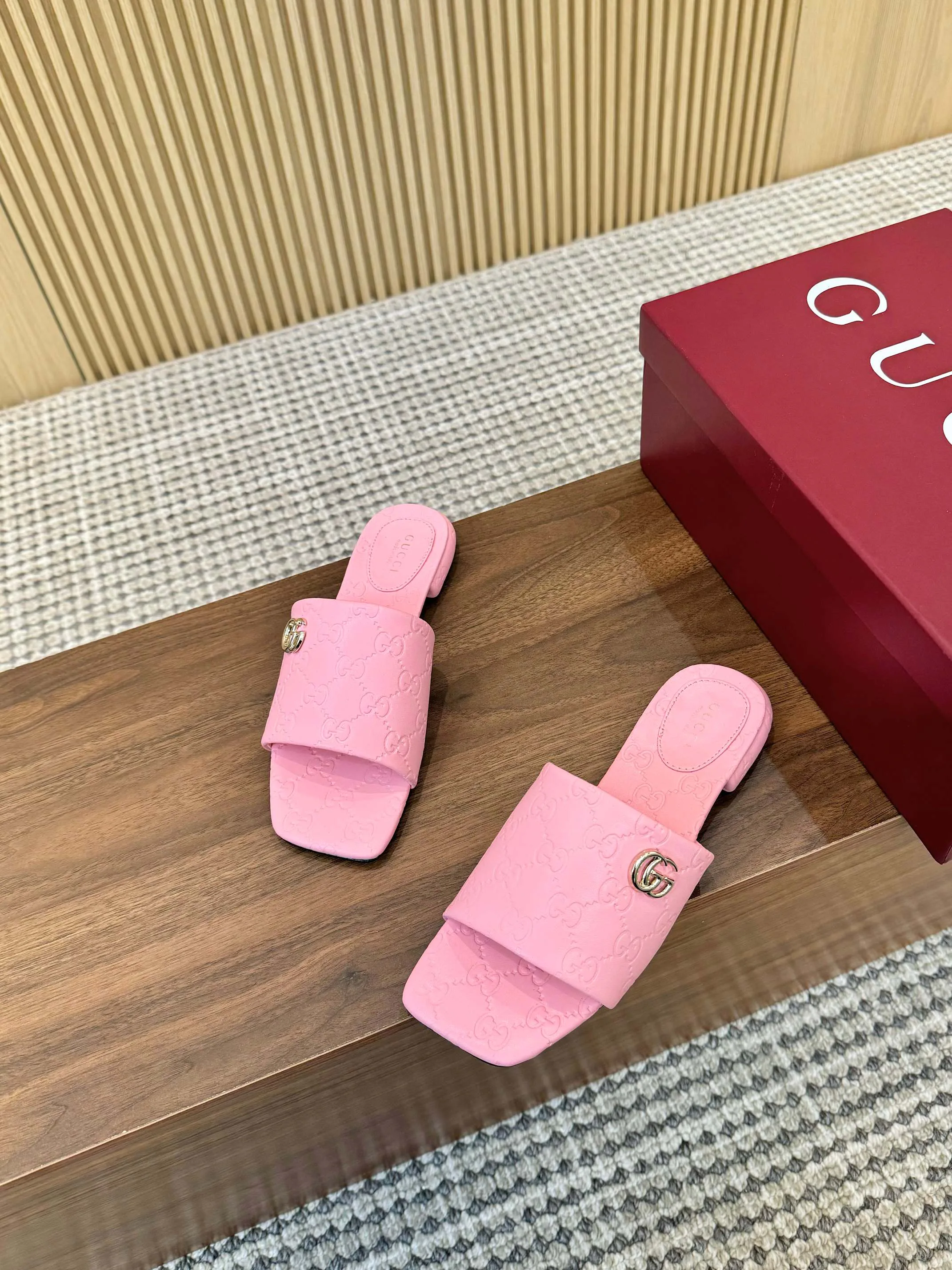 Шлепанцы Женские Gucci 11890946