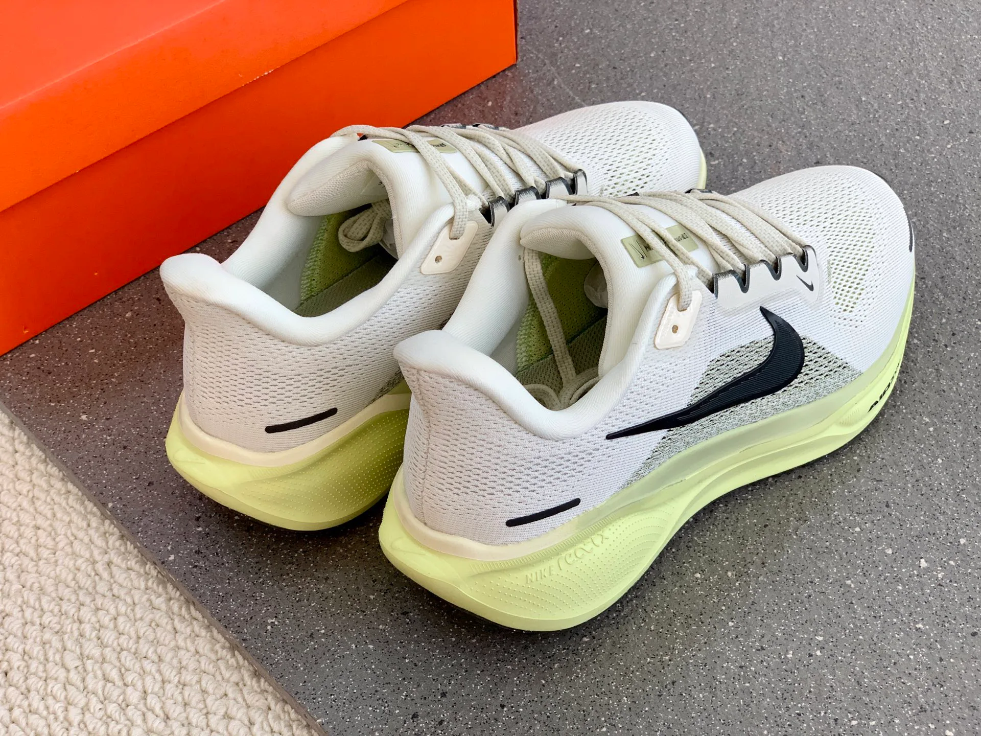 Кроссовки Женские Nike 230360