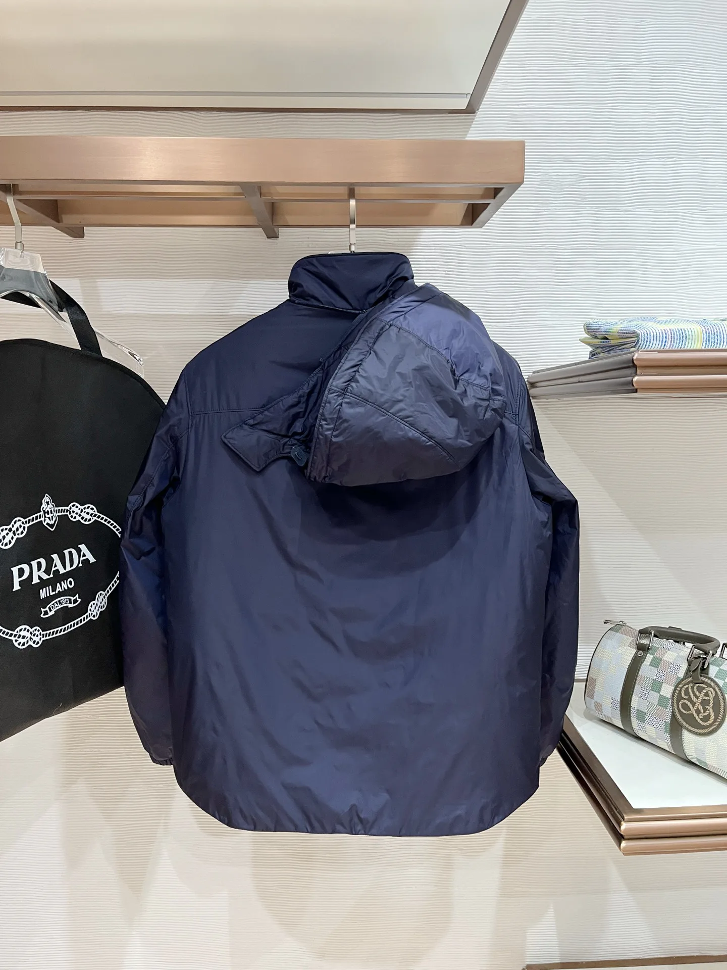 Куртки И Пуховики Женские Prada 18537444