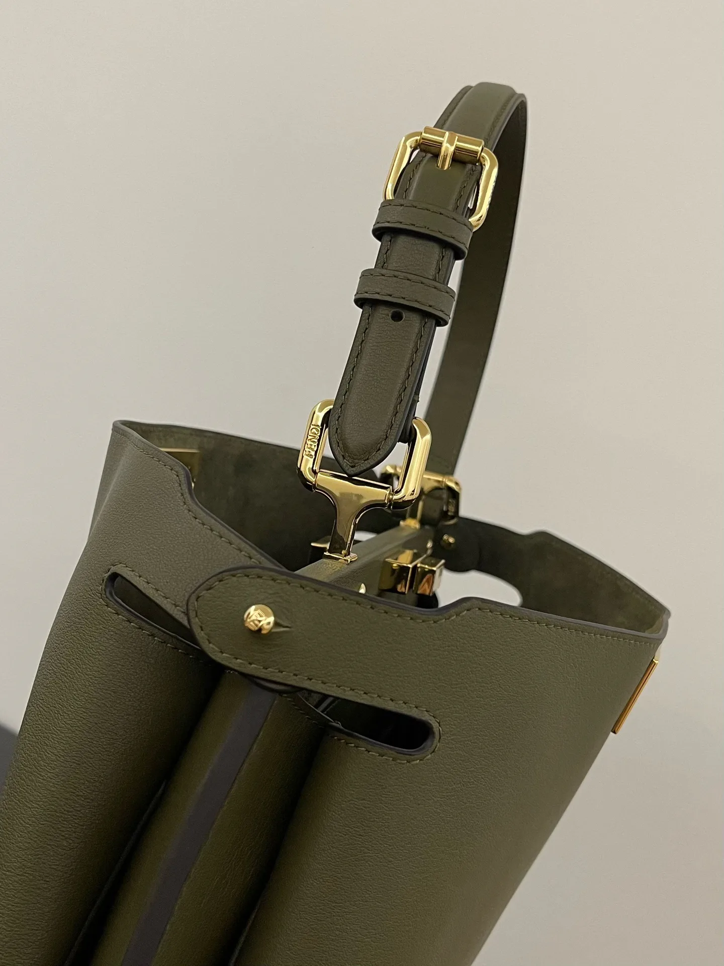 Классические Сумки Женские Fendi 13546278