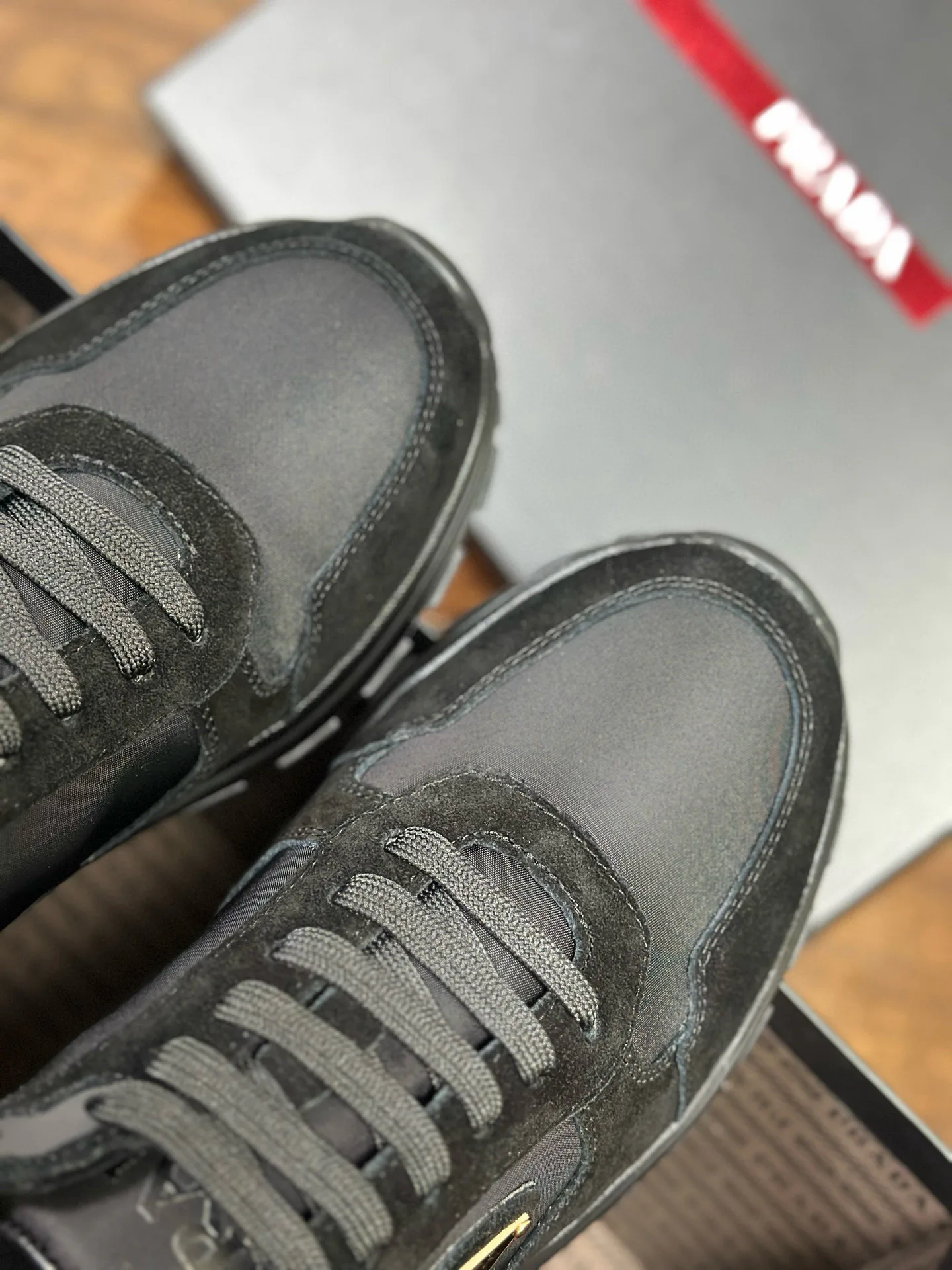 Кроссовки Женские Prada 18708341