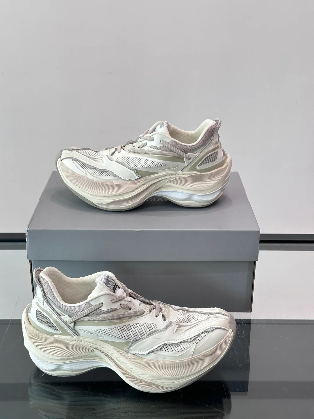 Кроссовки Женские Balenciaga 17604123