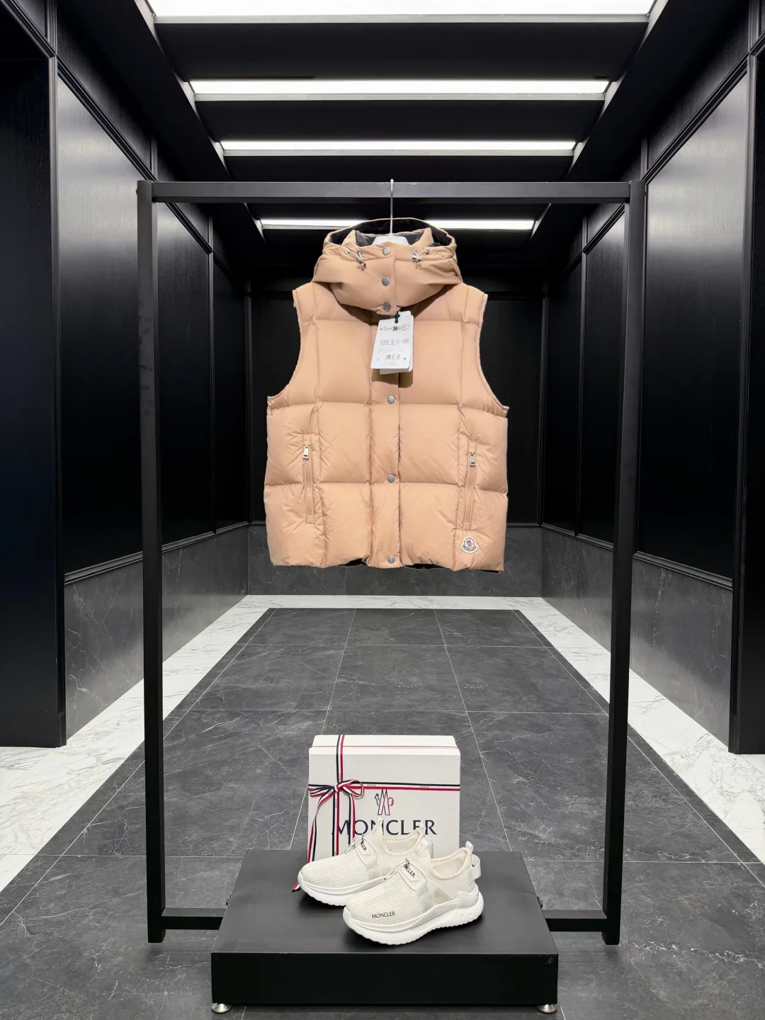 Жилеты Женские Moncler 18761331