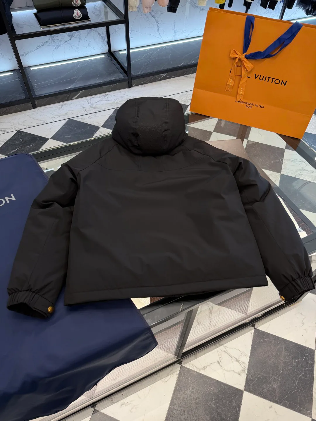 Куртки И Пуховики Женские Louis Vuitton 18007716