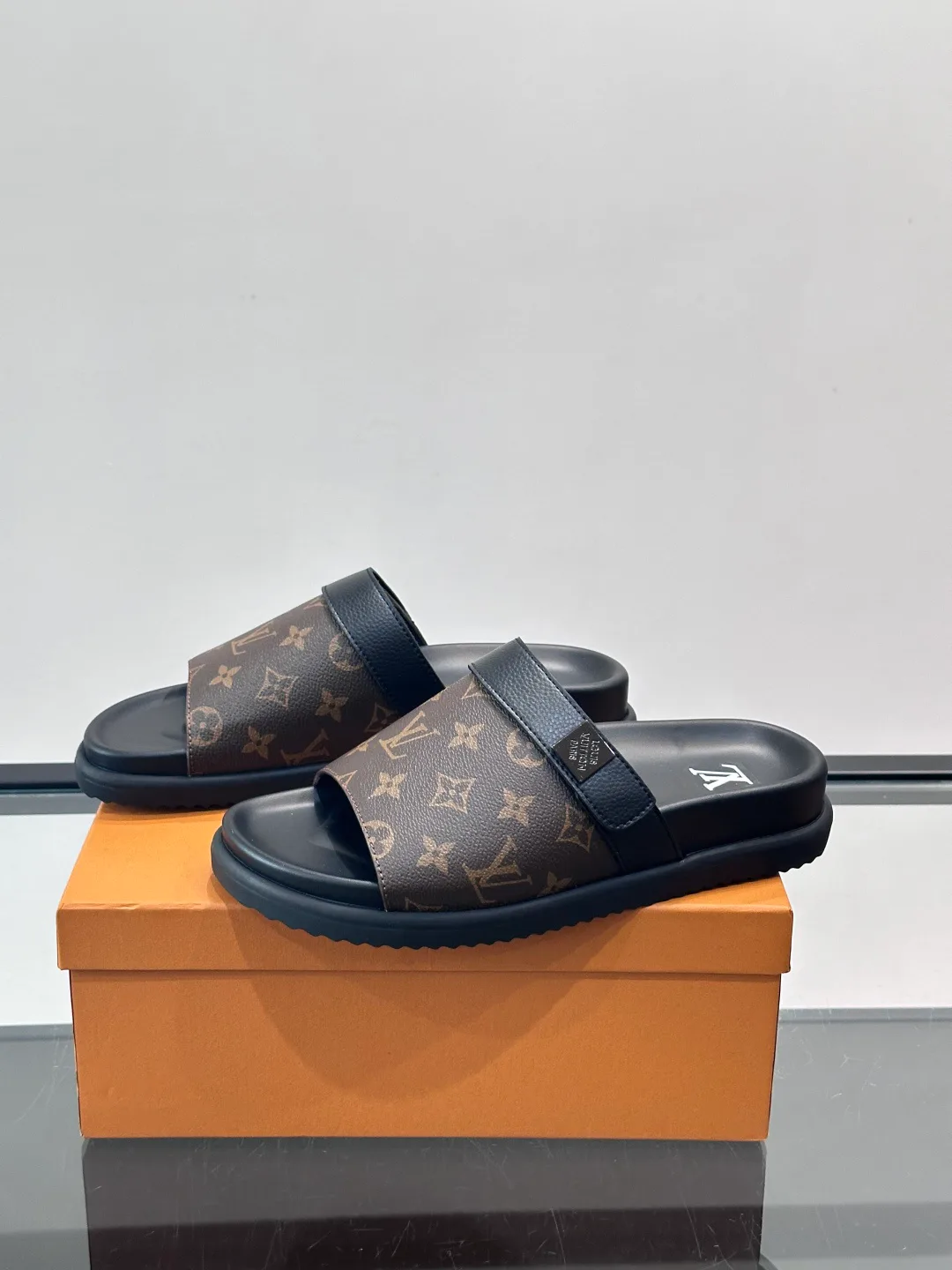 Шлепанцы Мужские Louis Vuitton 13353080