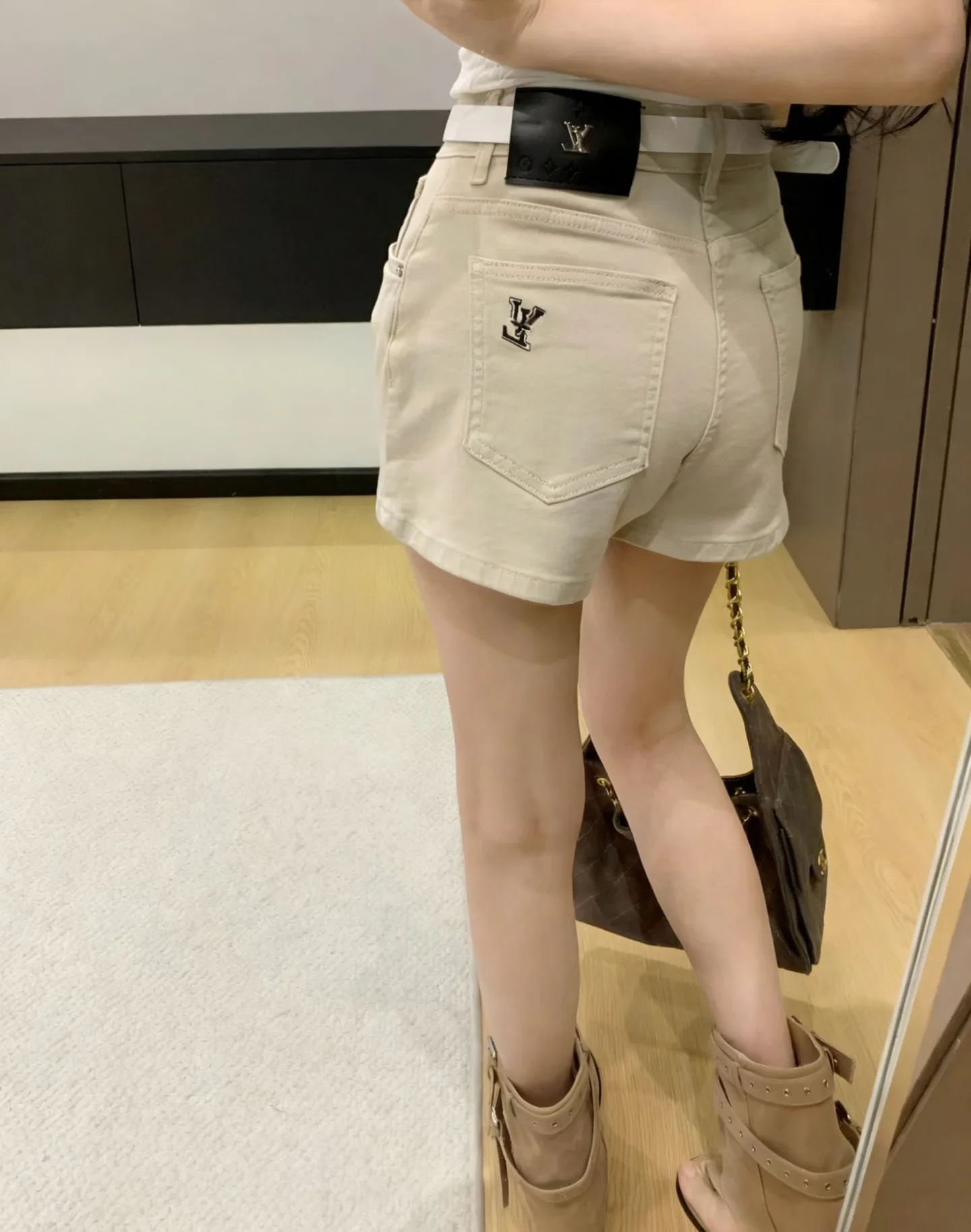 Шорты Женские Louis Vuitton 11716709