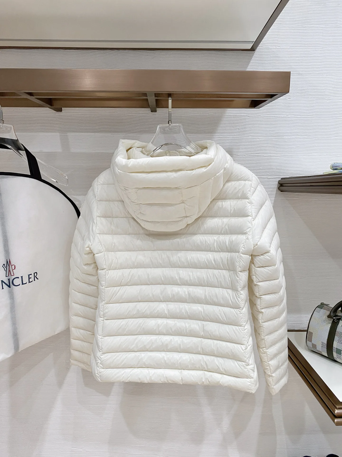 Куртки И Пуховики Женские Moncler 17632181