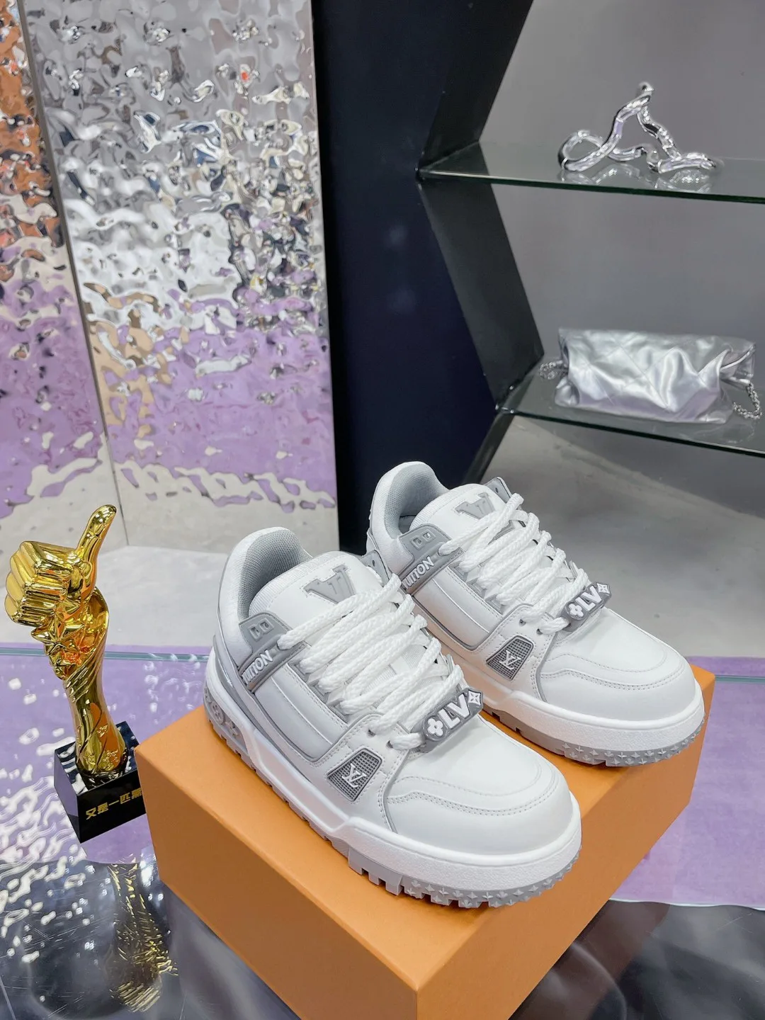 Кроссовки Женские Louis Vuitton 13074038