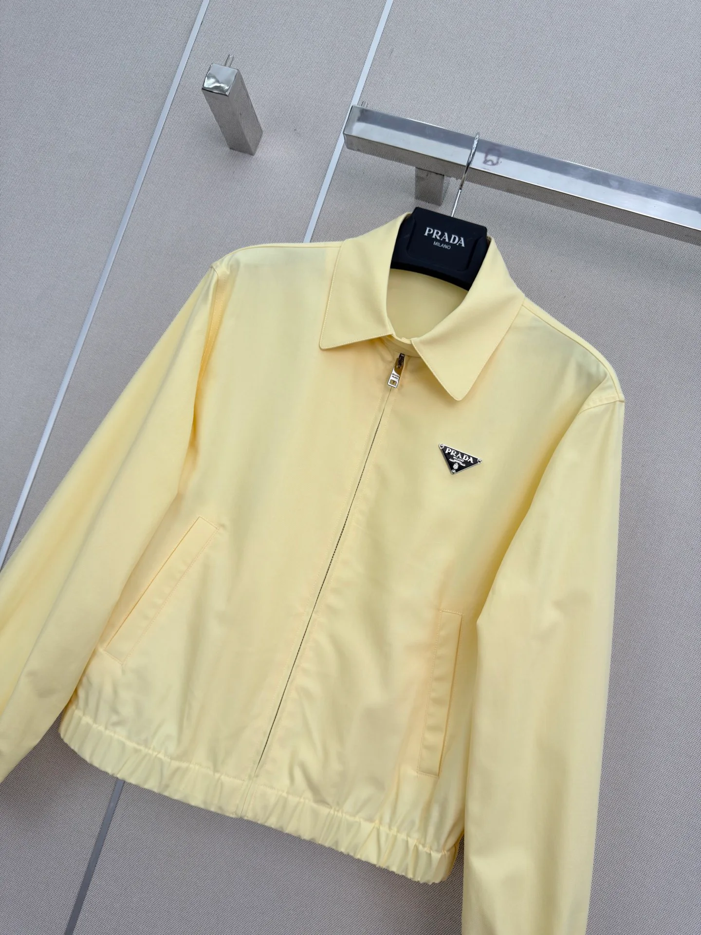 Куртки И Пуховики Женские Prada 18888263