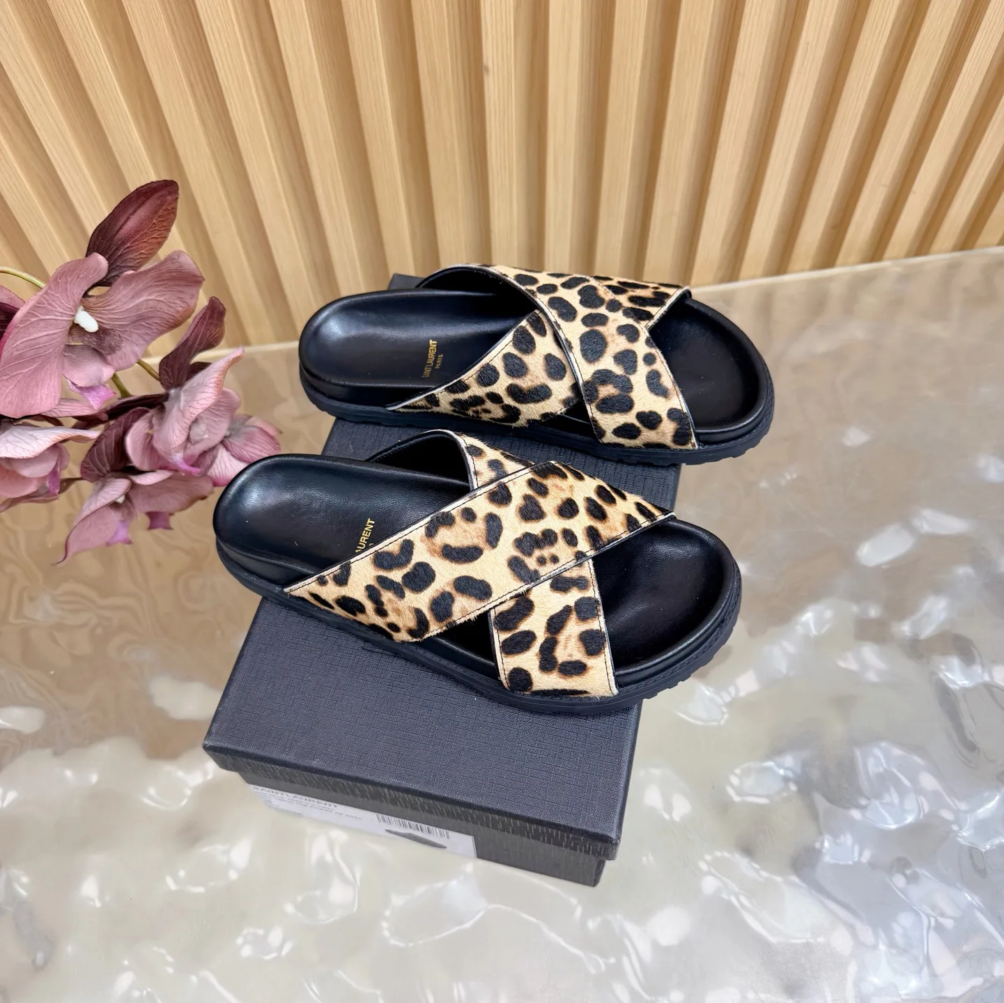 Шлепанцы Женские Saint Laurent 11755438