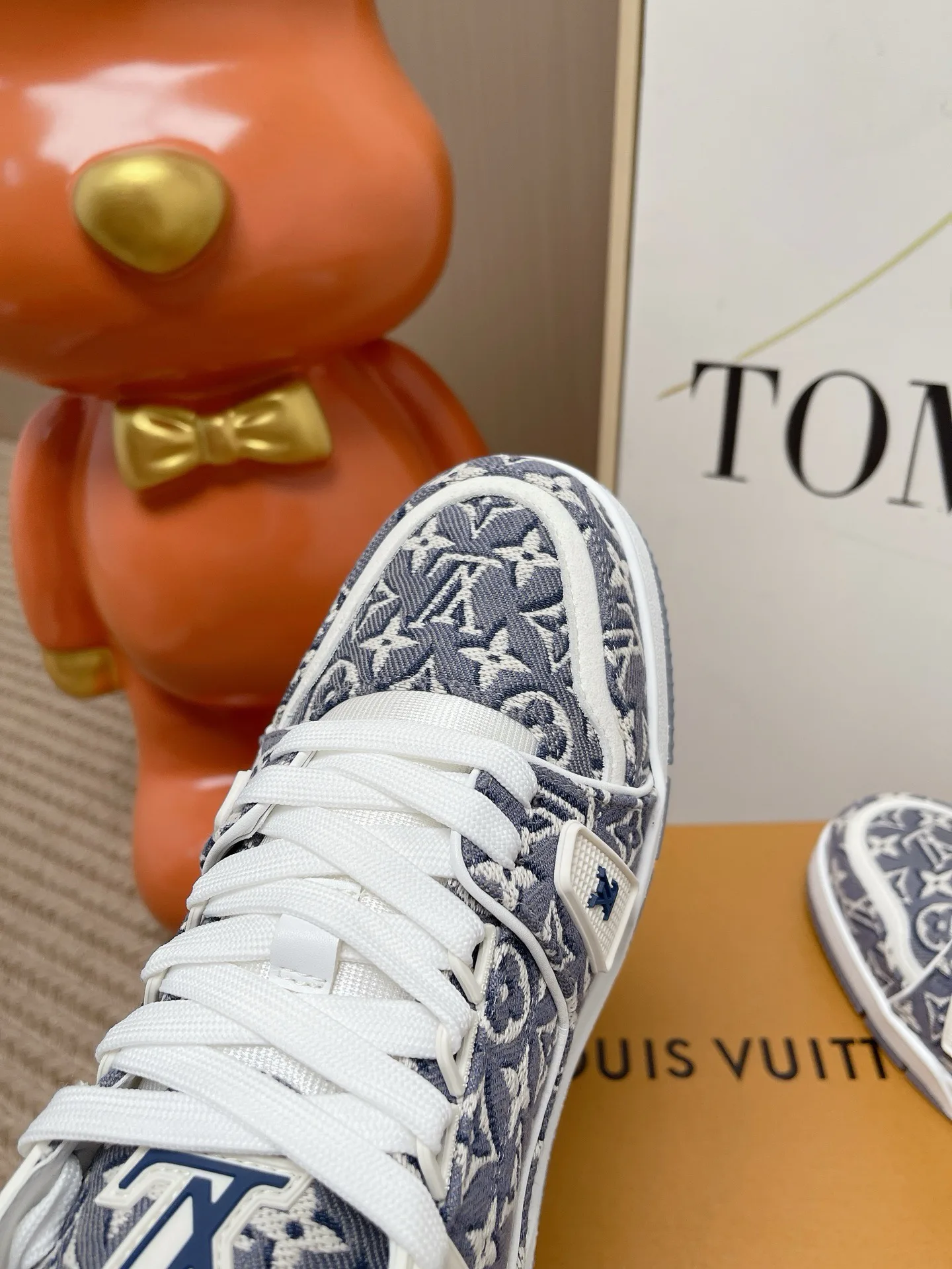 Кроссовки Женские Louis Vuitton 18810903