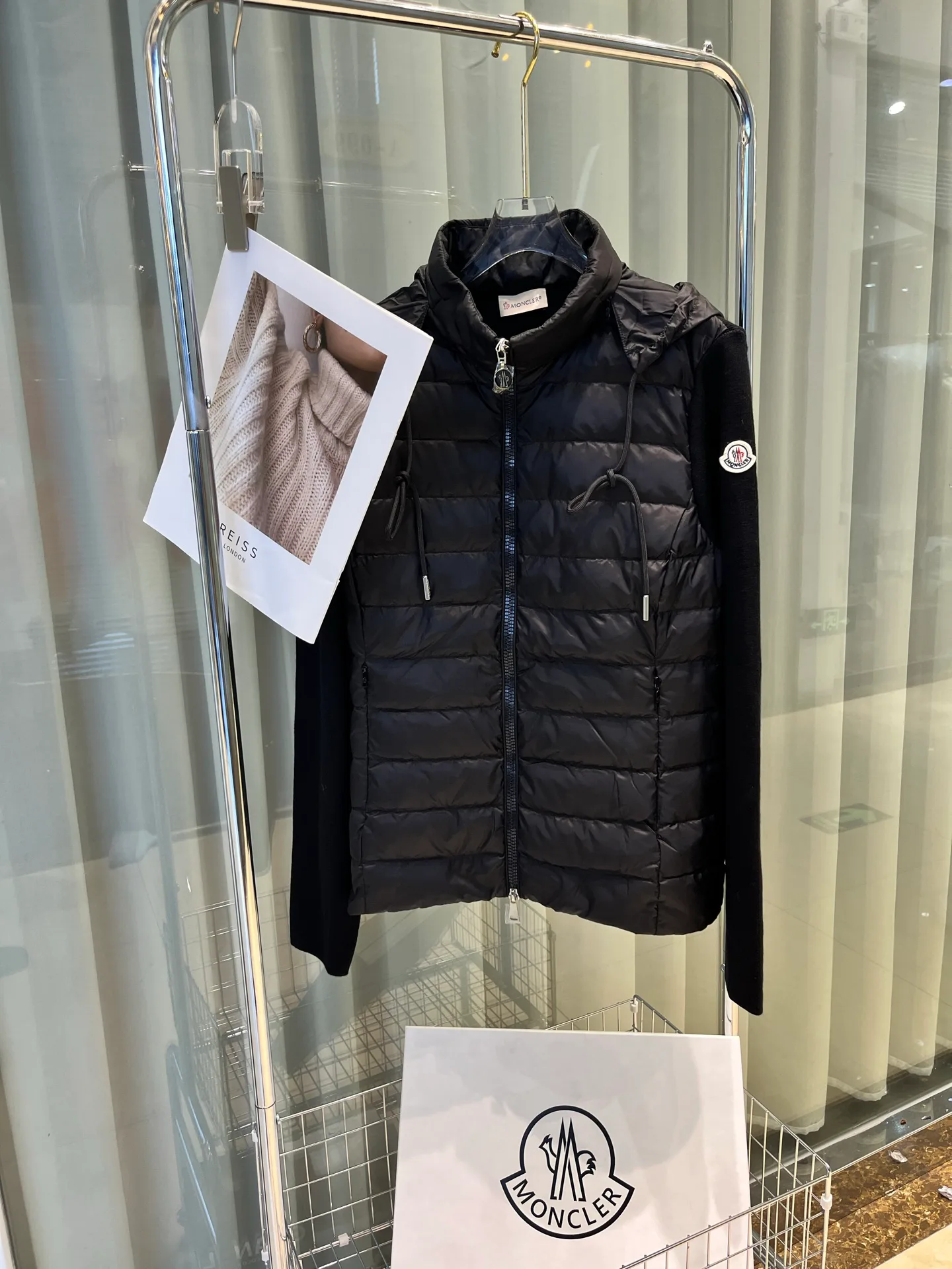 Куртки И Пуховики Женские Moncler 18204178