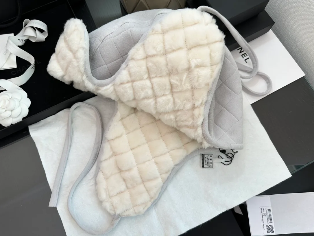 Головные Уборы Chanel 18347663