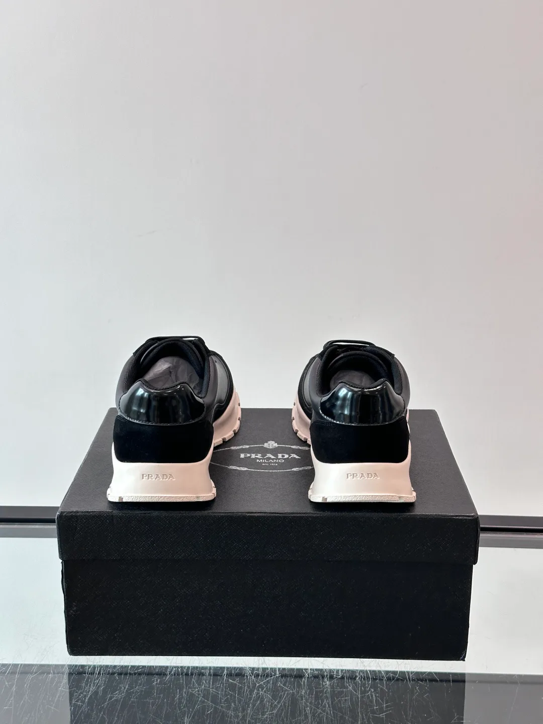 Кроссовки Женские Prada 18500610