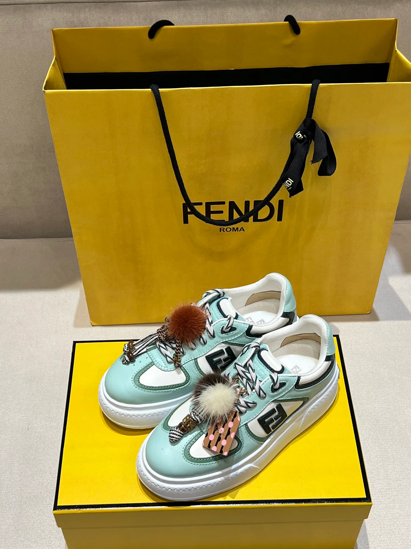 Кроссовки Женские Fendi 18020646