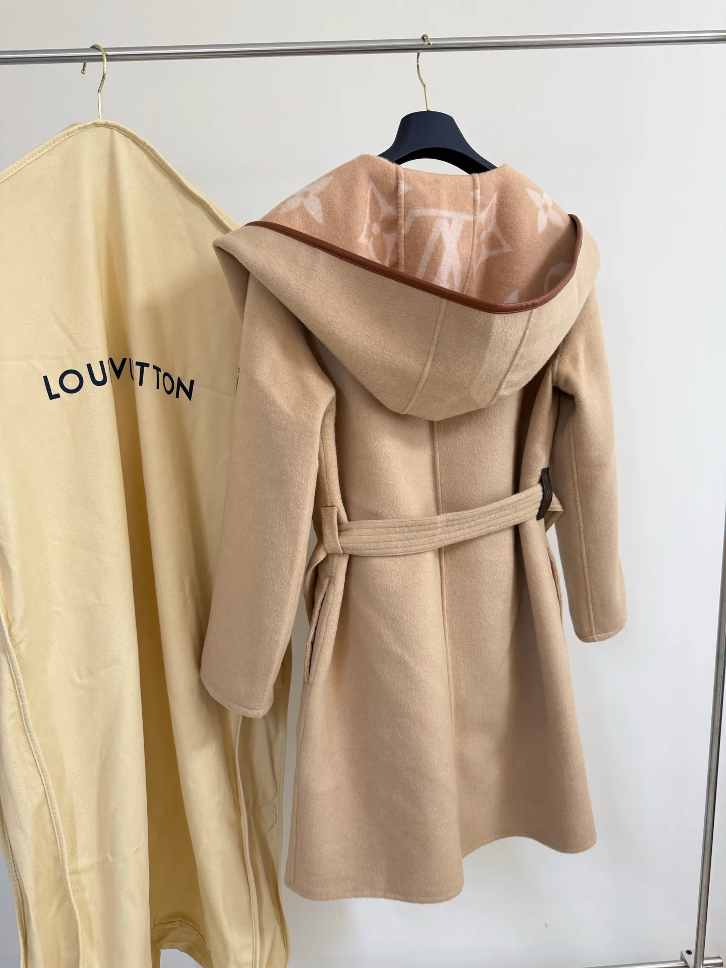 Пальто Женские Louis Vuitton 18601495