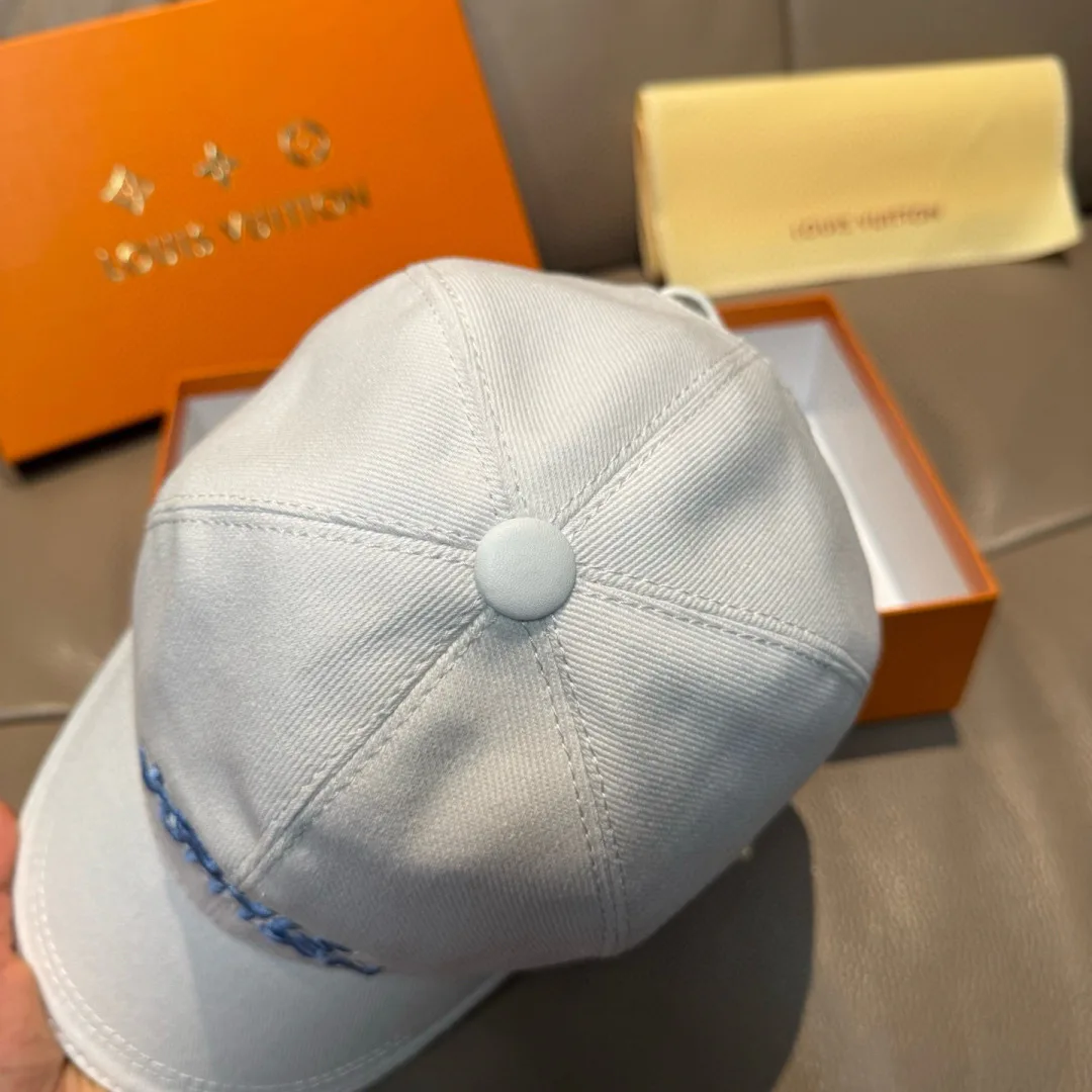 Головные Уборы Louis Vuitton 11529582