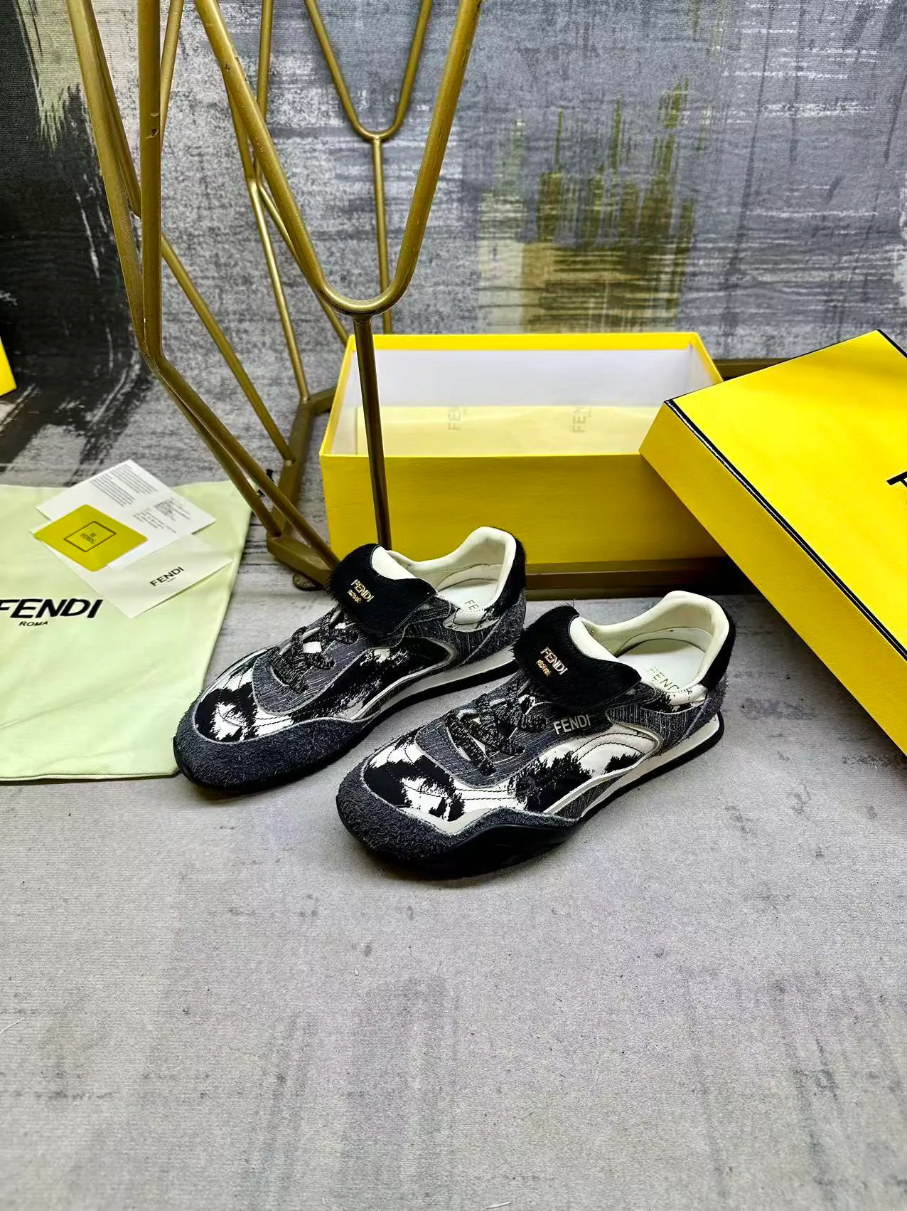 Кроссовки Женские Fendi 440707
