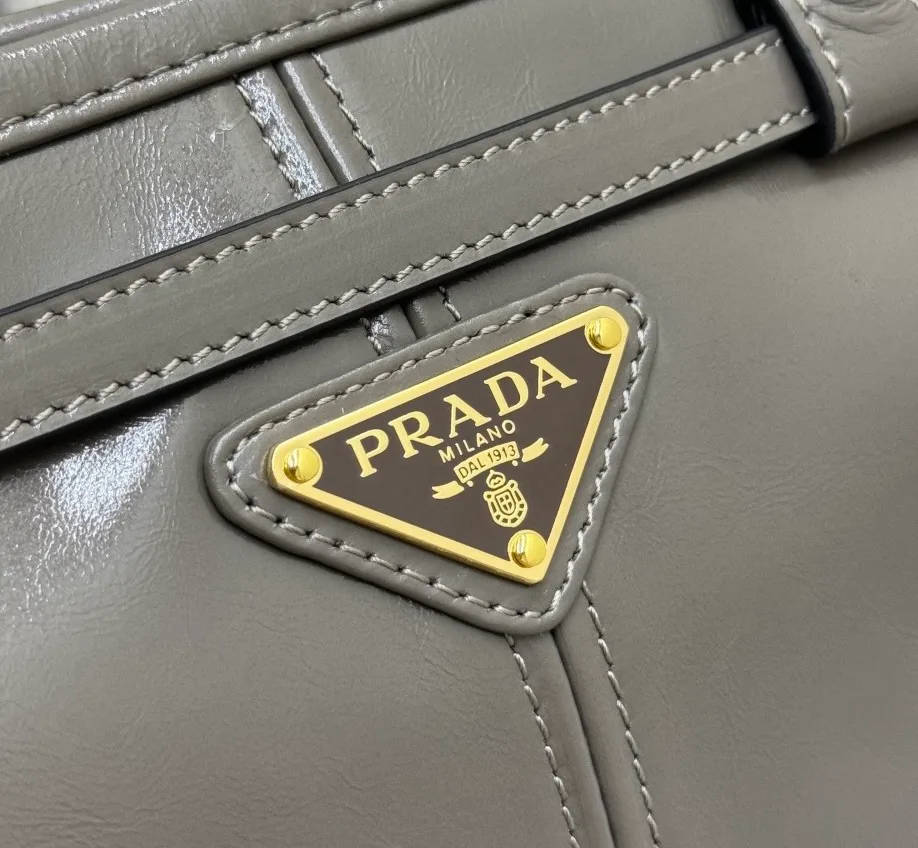 Классические Сумки Женские Prada 11462493
