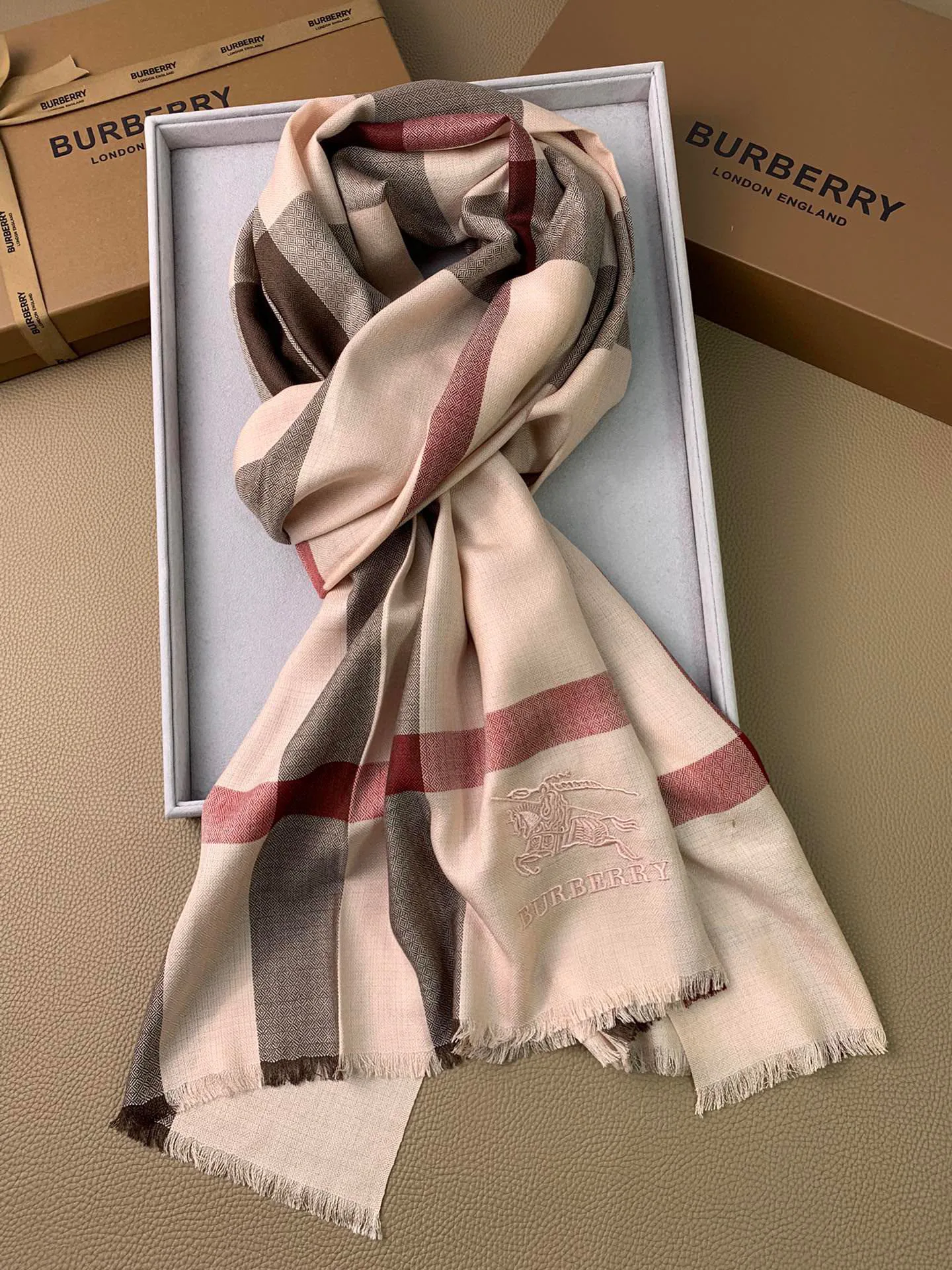Шарфы Burberry 438469