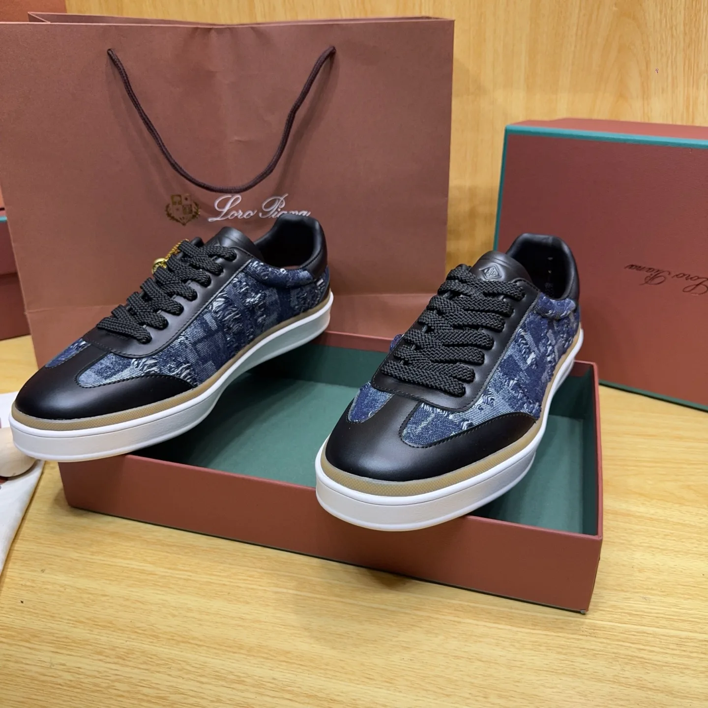 Кроссовки Женские Loro Piana 18263649