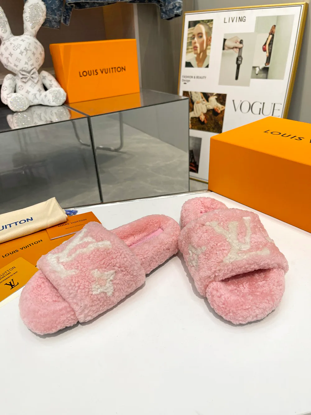 Тапочки Женские Louis Vuitton 18366837