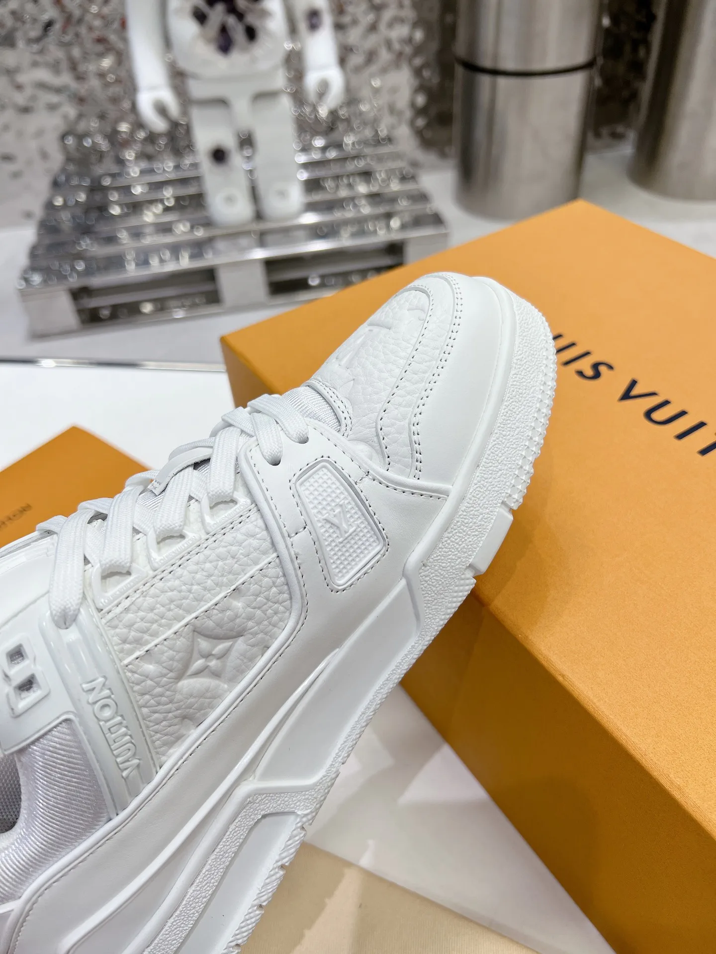 Кроссовки Женские Louis Vuitton 11707384