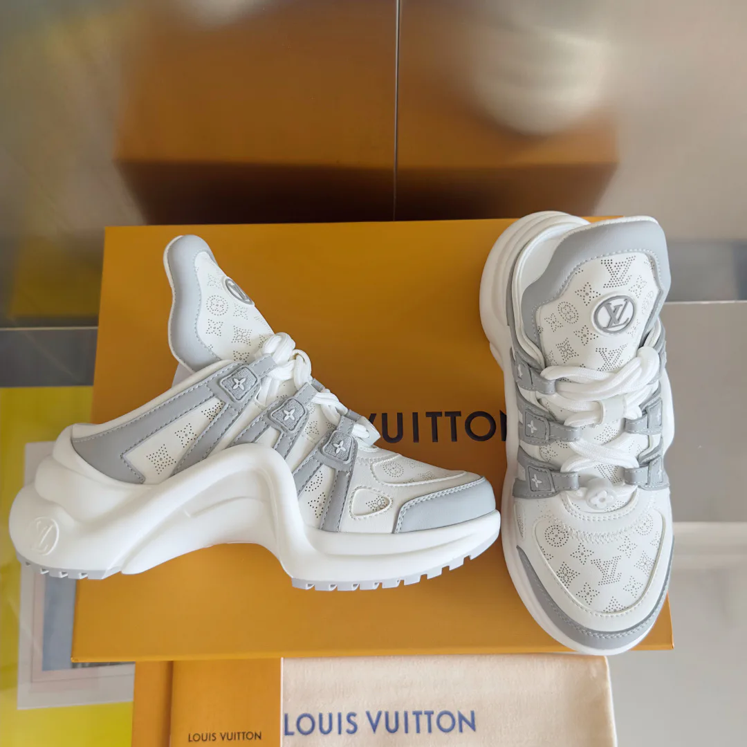 Кроссовки Женские Louis Vuitton 10273366