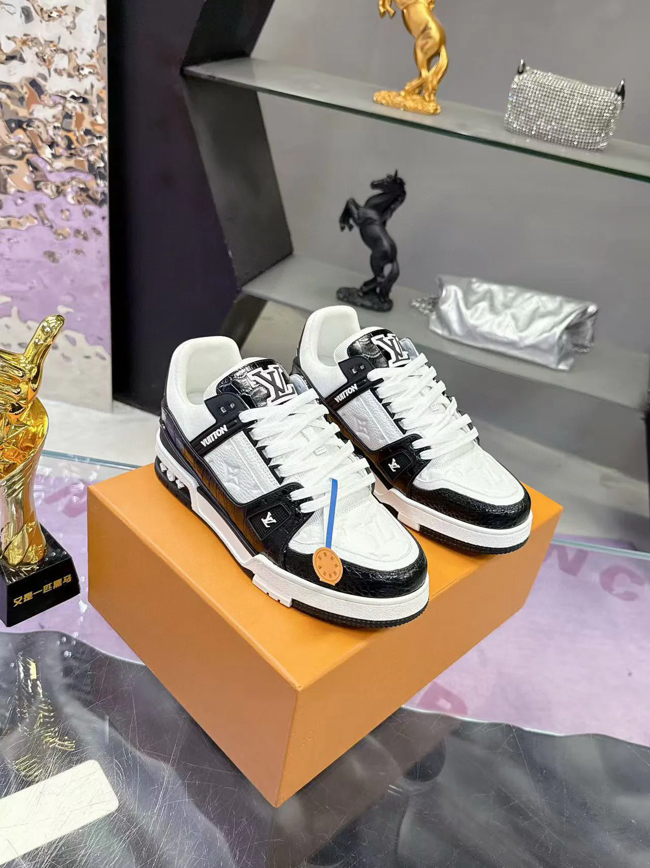 Кроссовки Женские Louis Vuitton 11707413