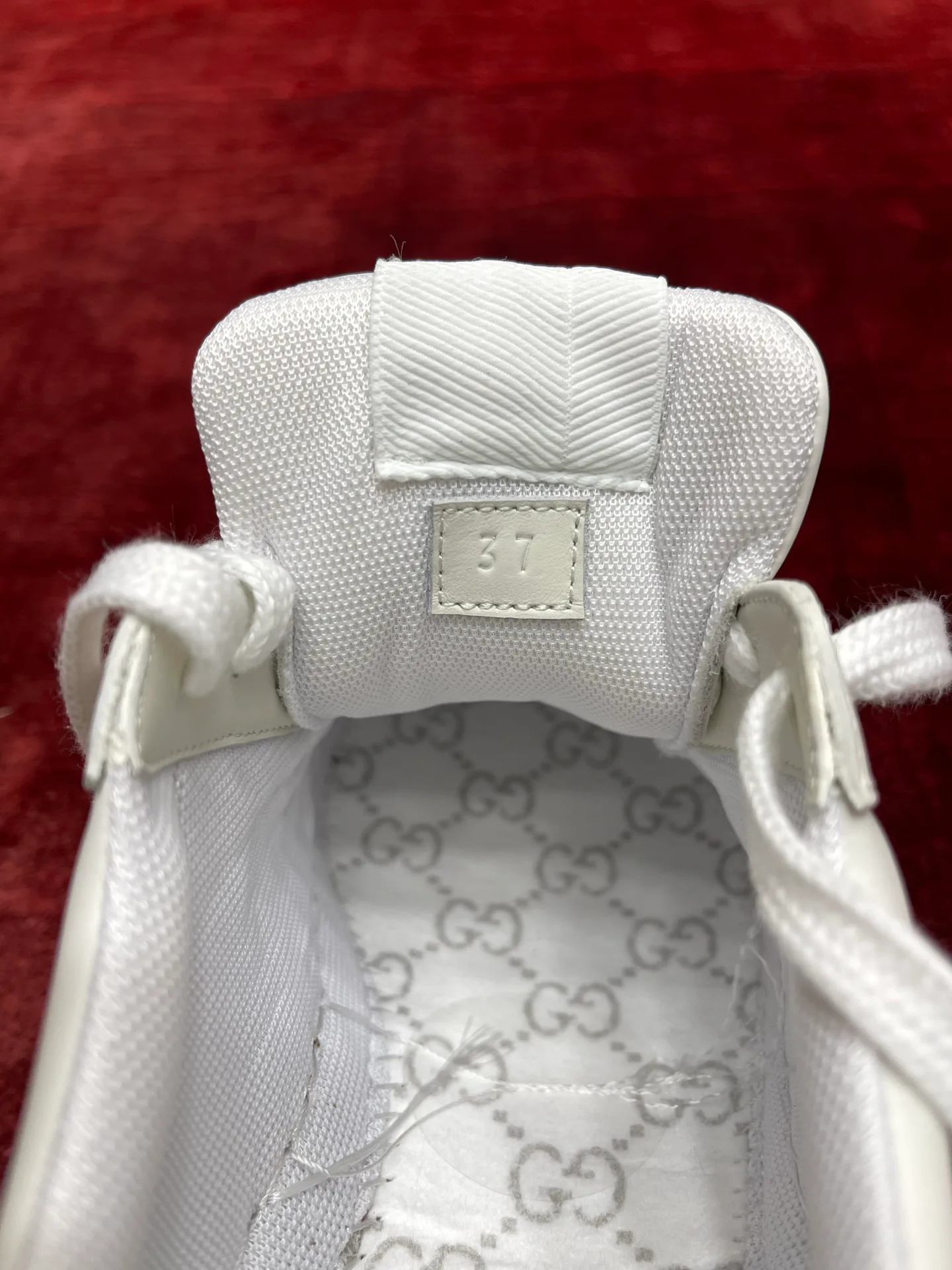 Кроссовки Женские Gucci 18995287