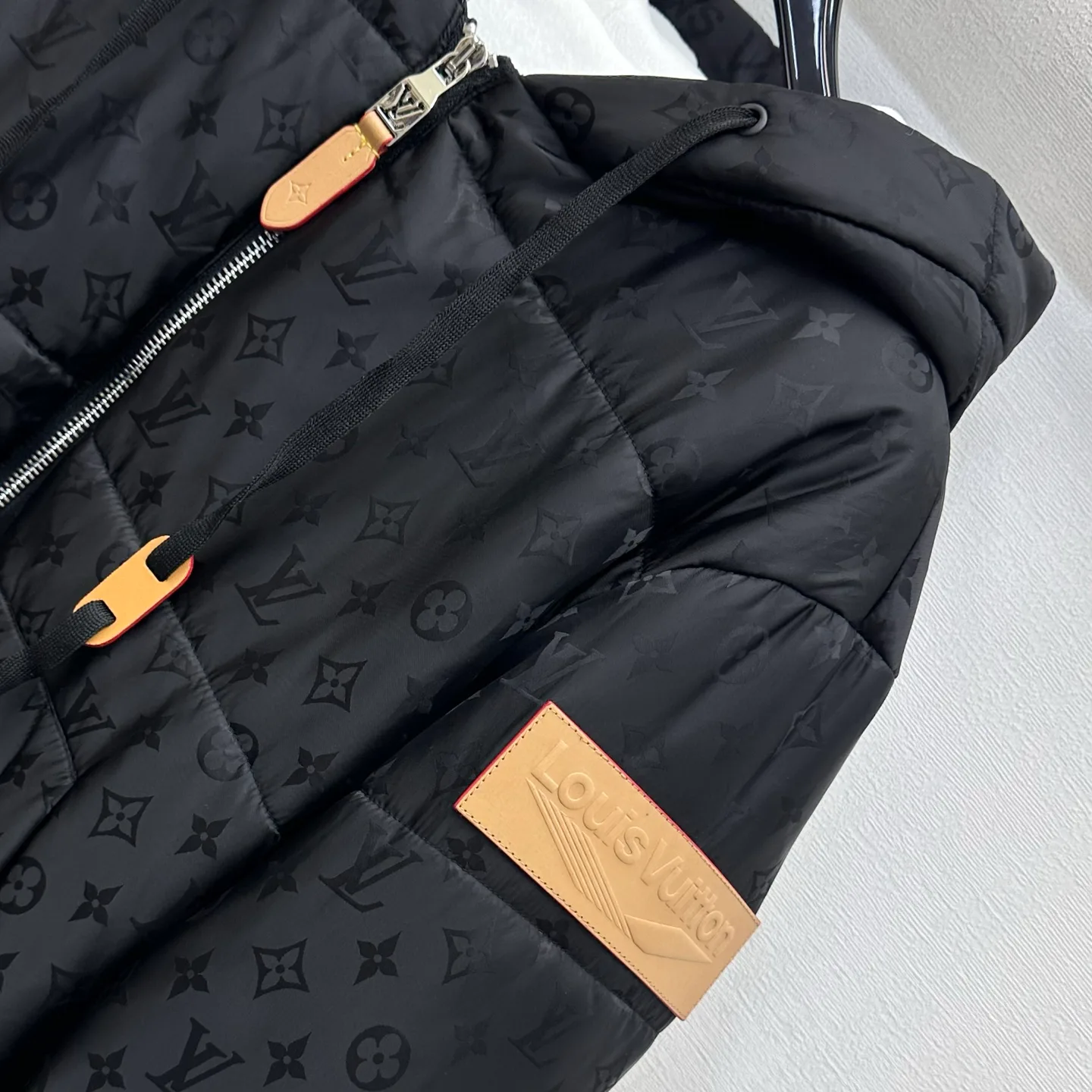 Куртки И Пуховики Женские Louis Vuitton 19167812