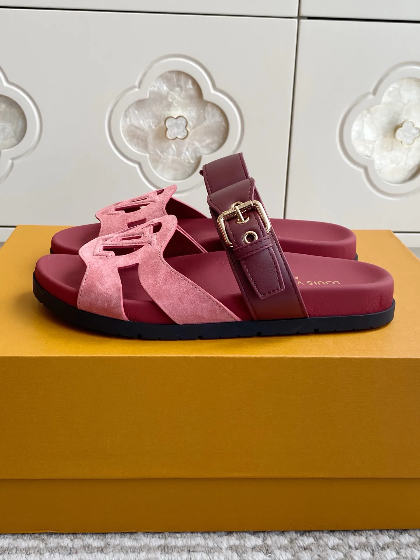 Шлепанцы Женские Louis Vuitton 17572155