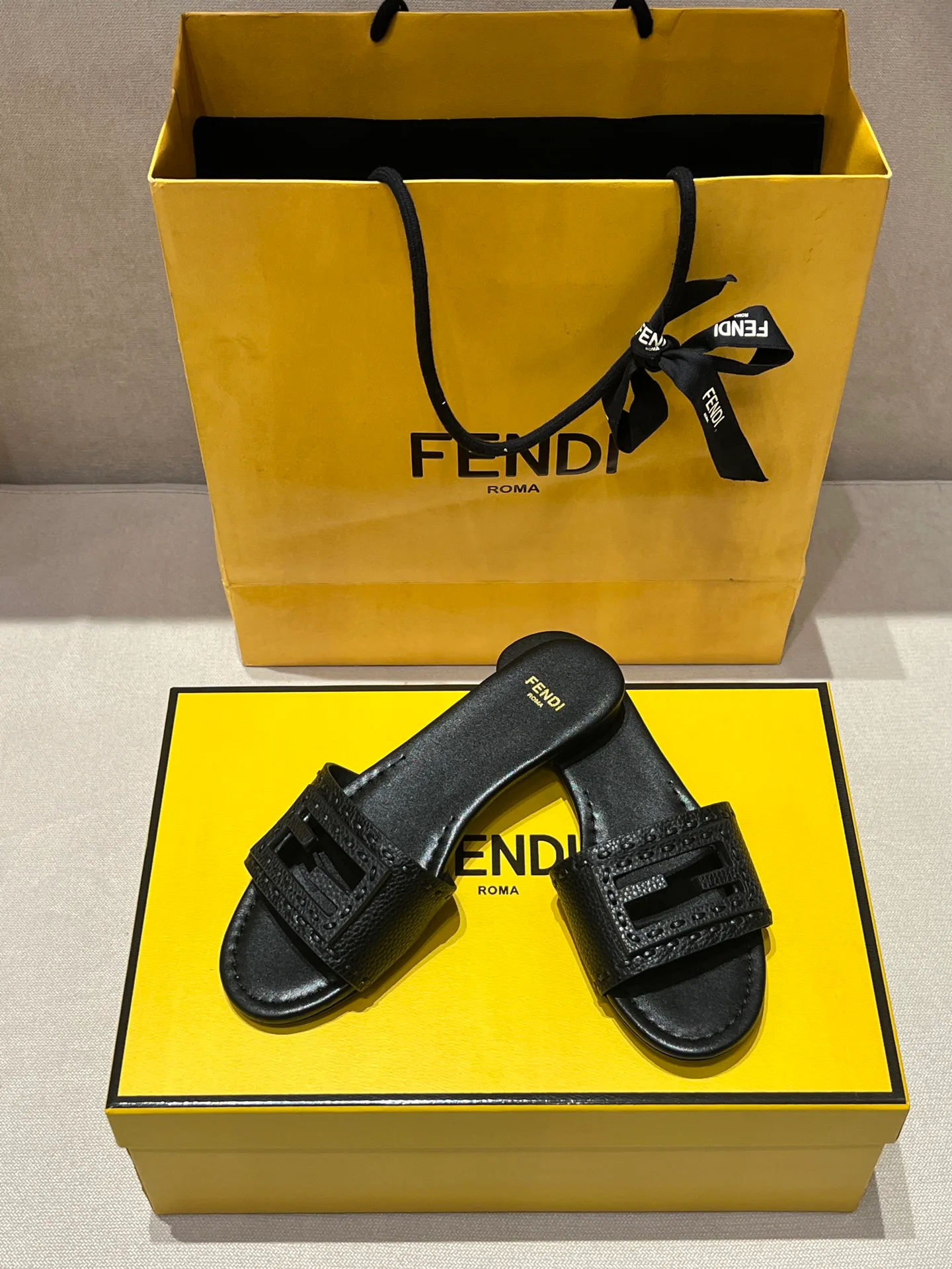 Шлепанцы Женские Fendi 17594293