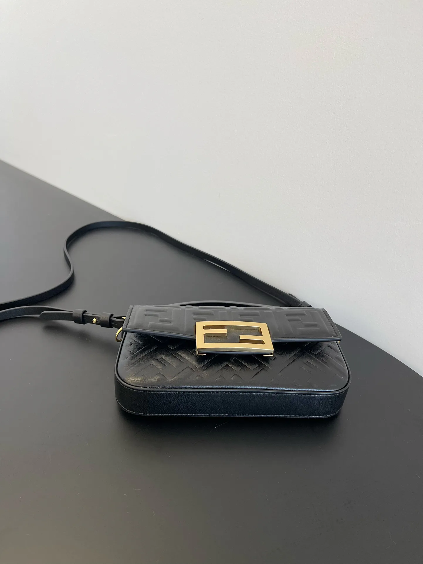 Сумки На Ремне Женские Fendi 13234529
