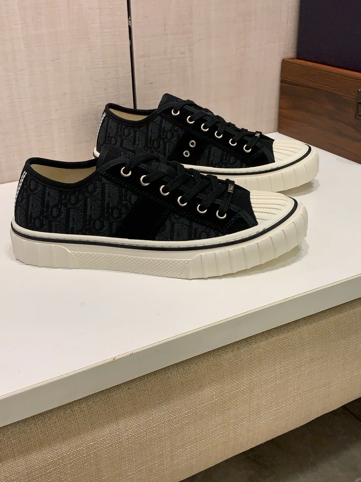 Кроссовки Женские Christian Dior 18247725