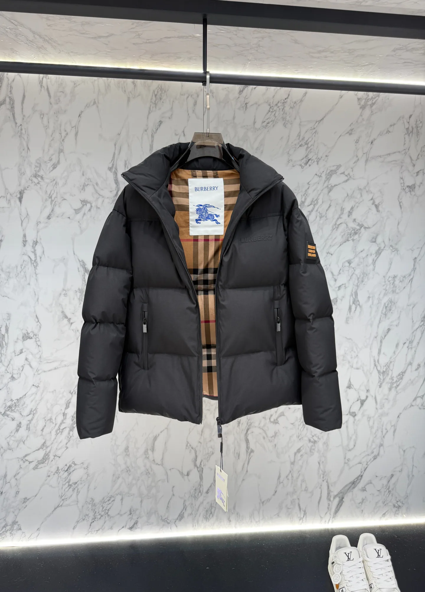 Куртки И Пуховики Женские Burberry 18279264