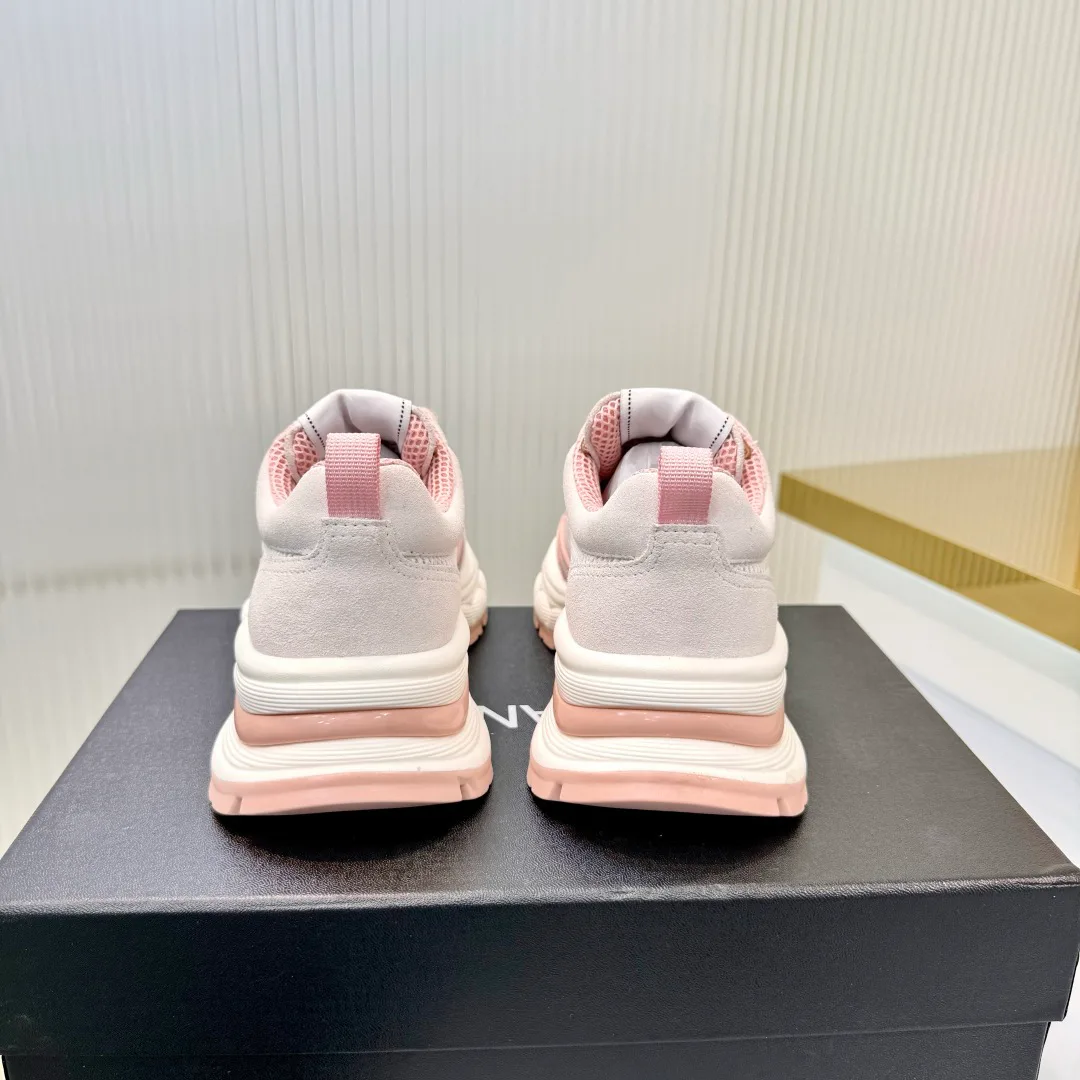 Кроссовки Женские Chanel 18367000