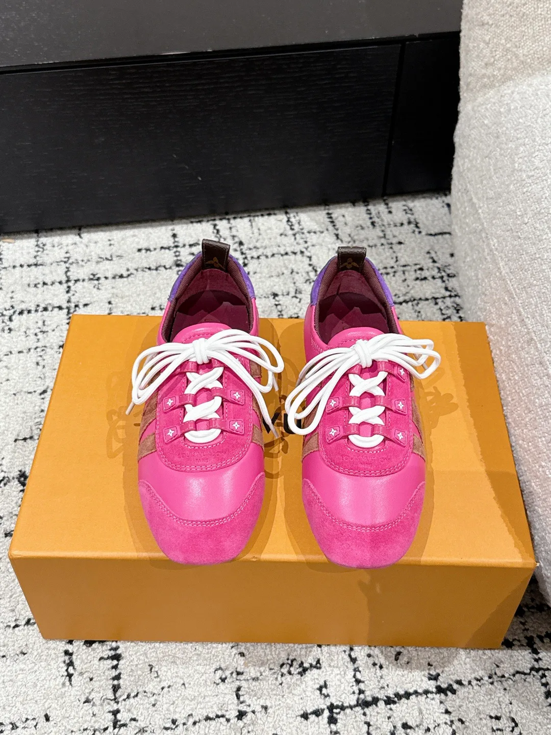 Кроссовки Женские Louis Vuitton 18409742