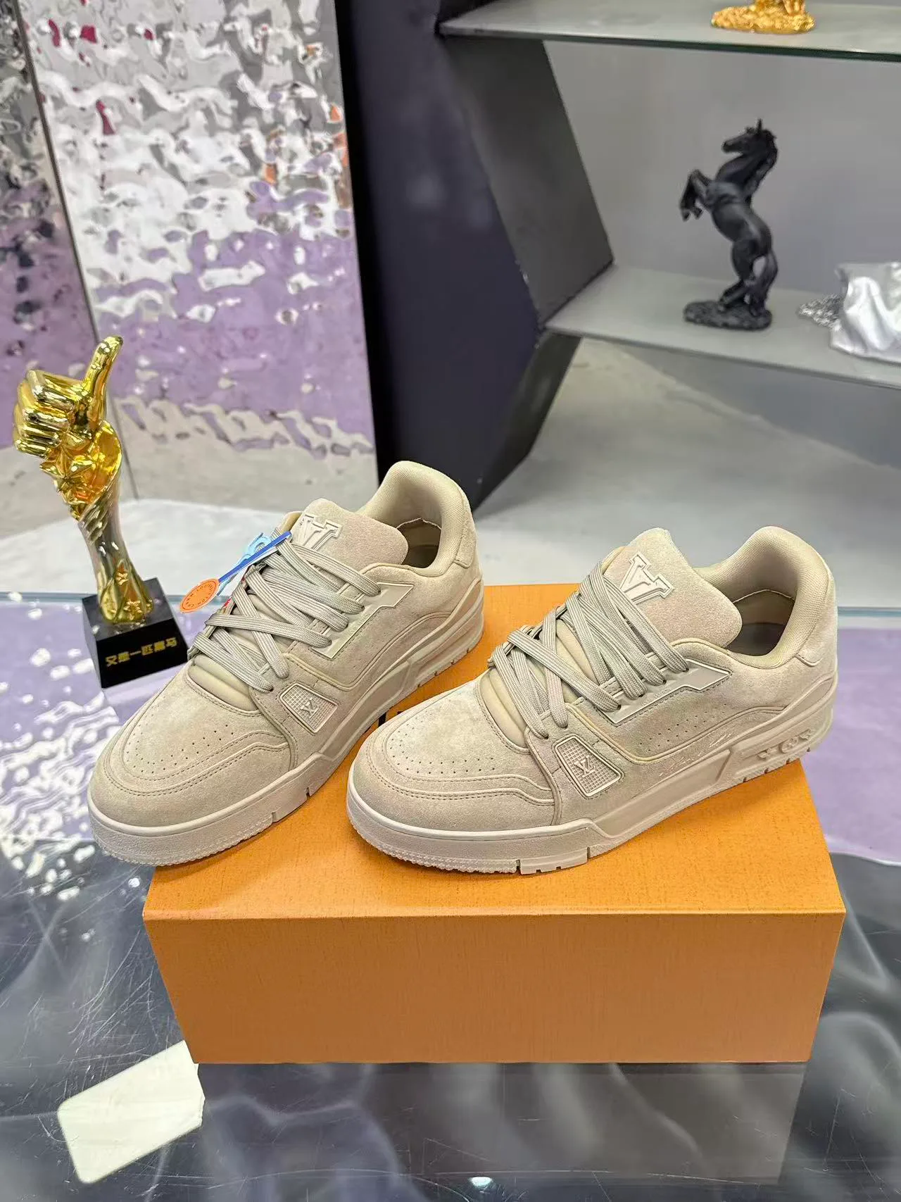 Кроссовки Женские Louis Vuitton 17530414