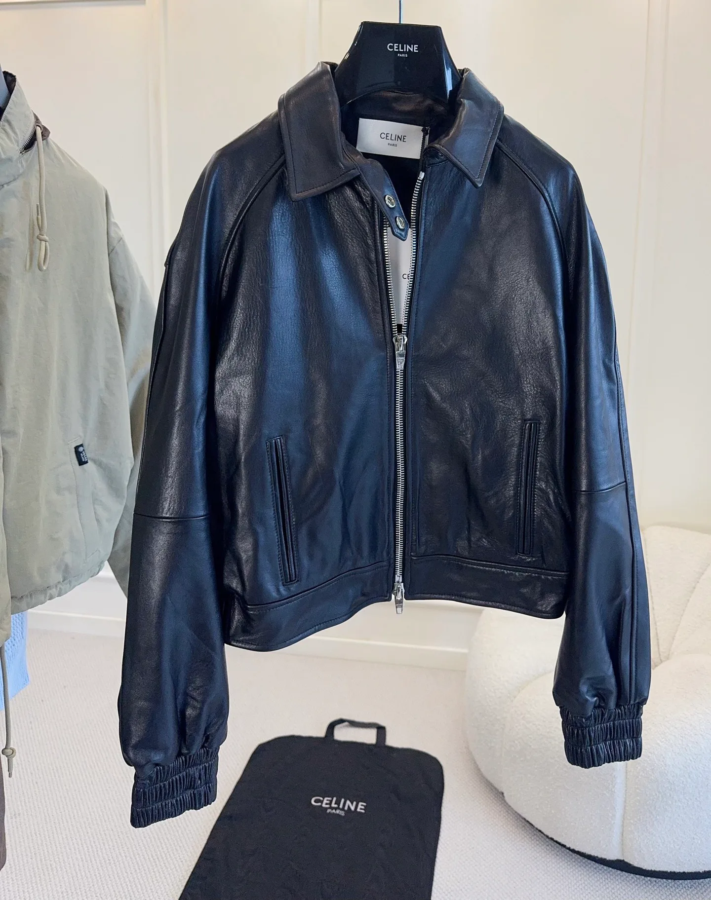 Кожаные Куртки И Дублёнки Женские Celine 18603307